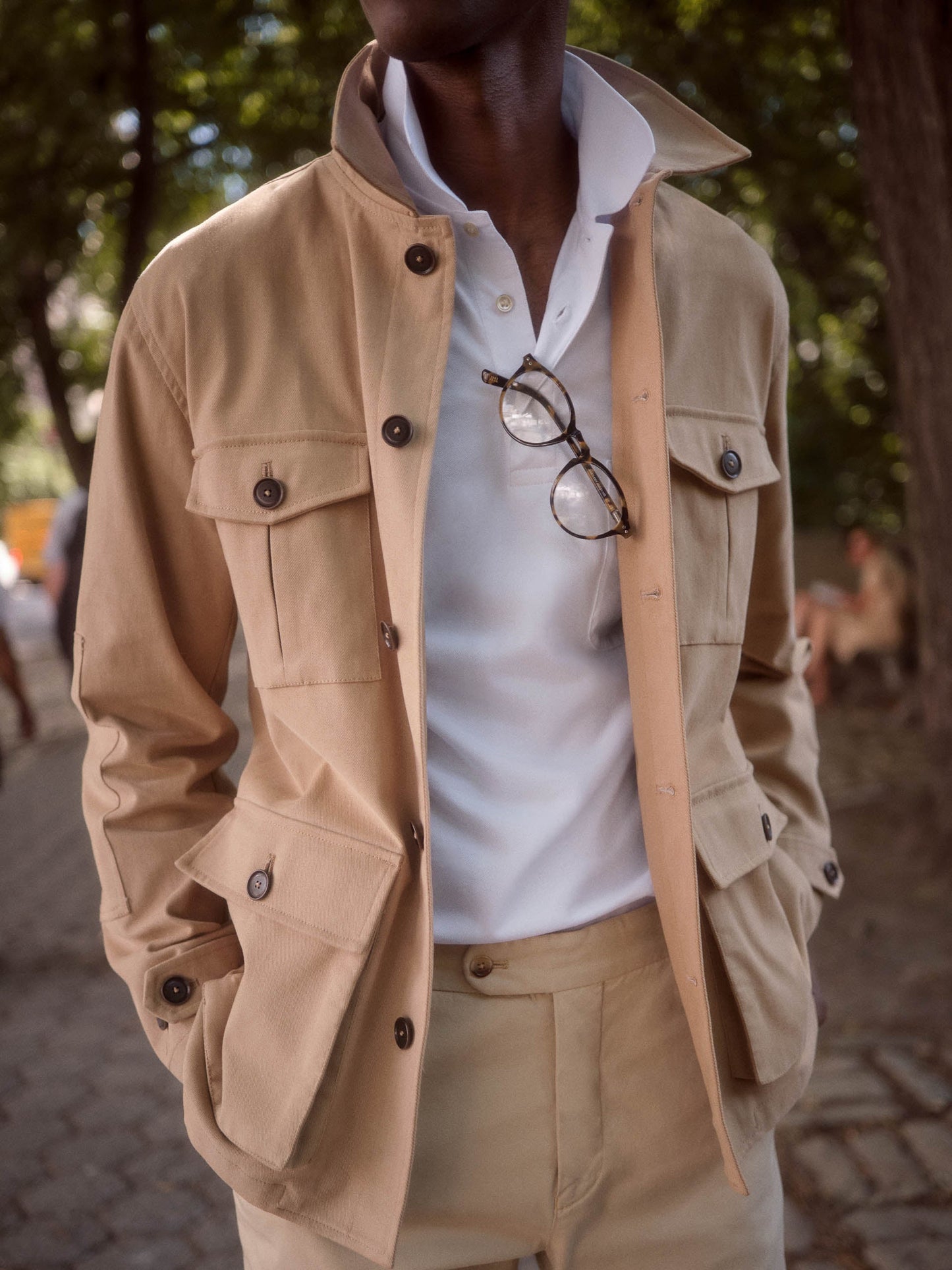 Model wearing J.McLaughlin Duster shirt jacket in khaki made with cotton and elastane.