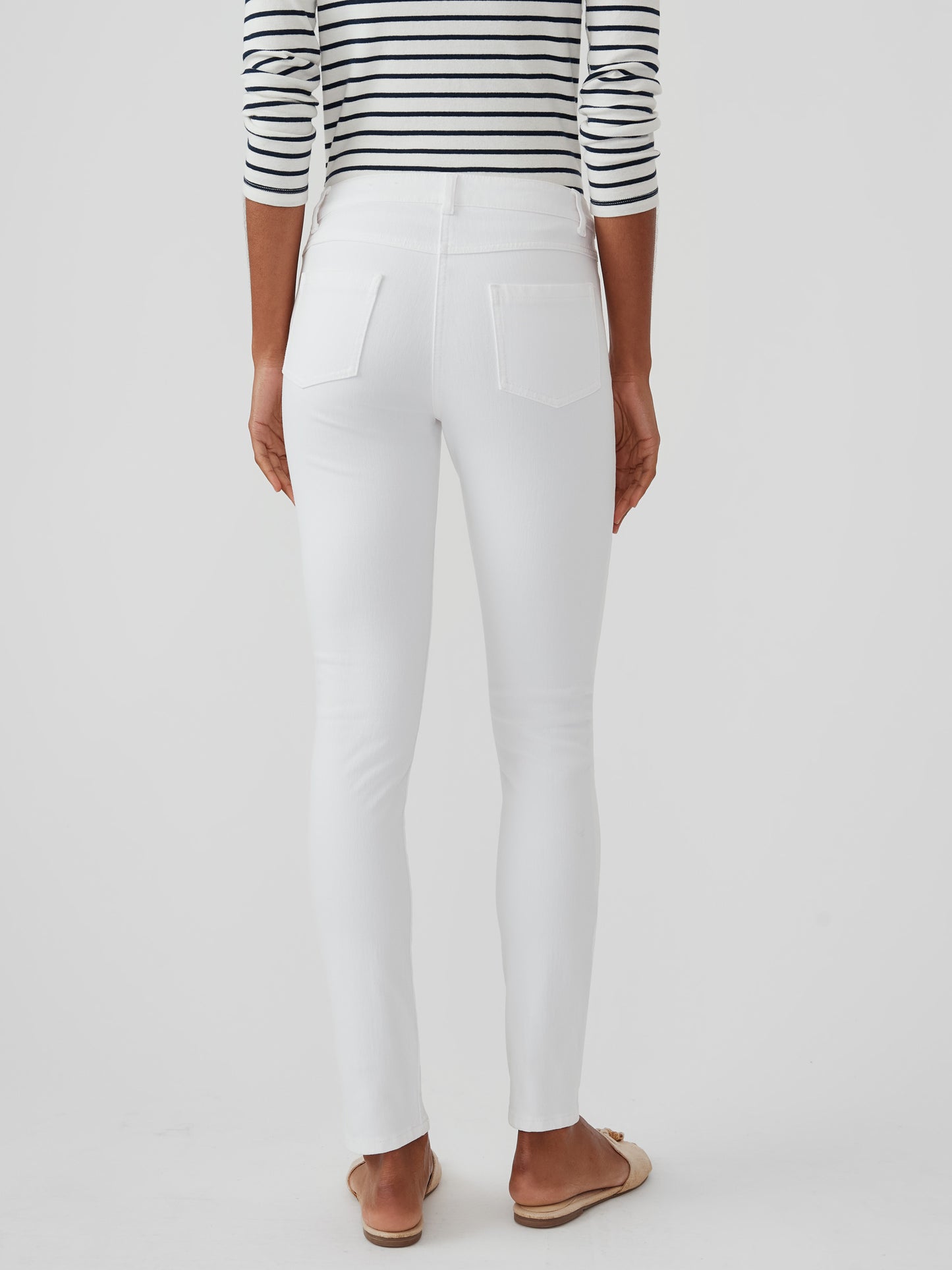 J.McLaughlin Lexi jeans in white made with woven denim.
