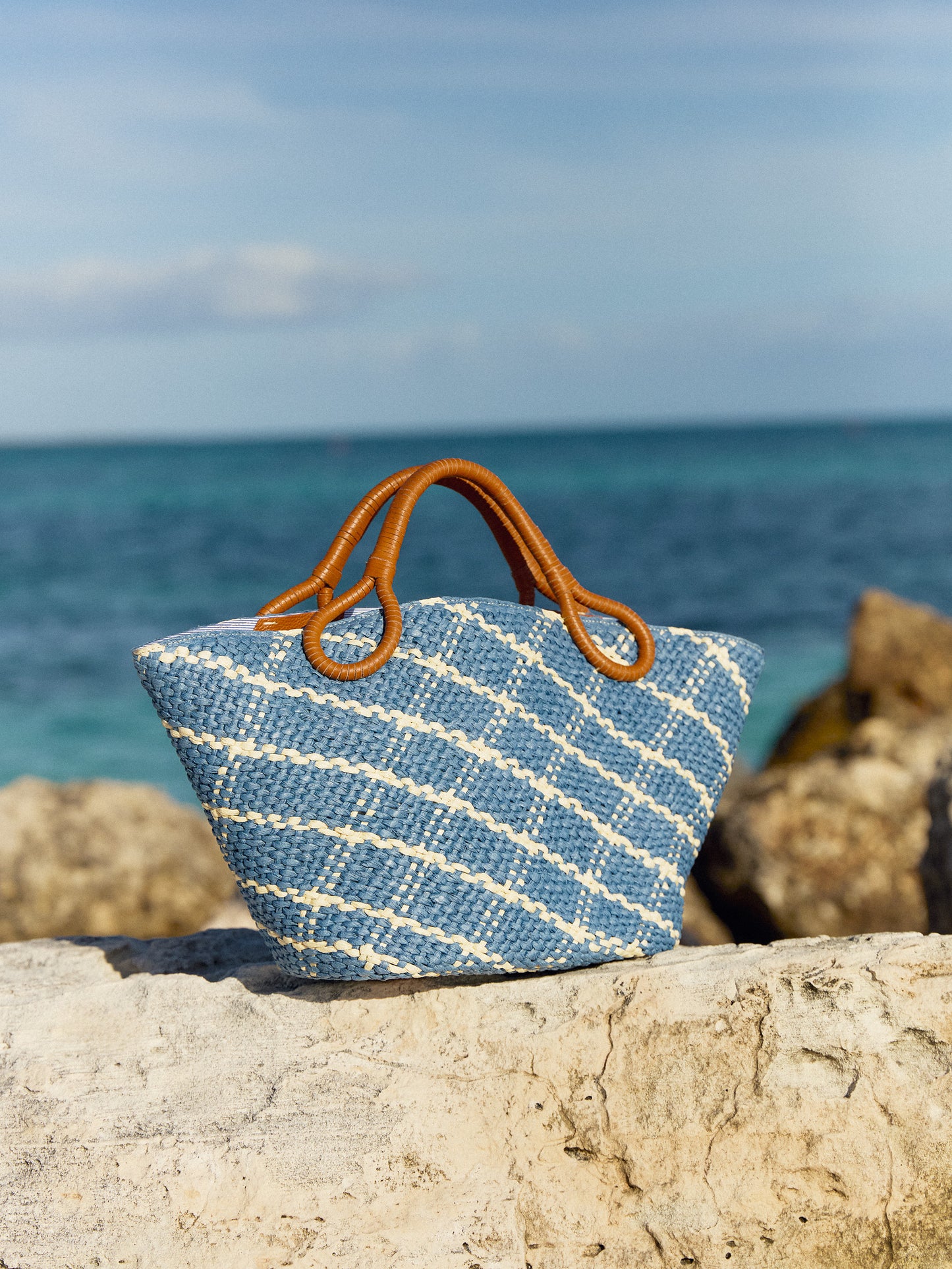 J.McLaughlin Georgica tote in blue/white made with raffia.