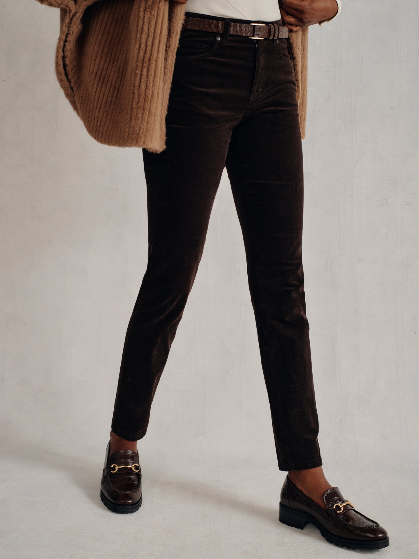 Model wearing J.McLaughlin Watson jeans in dark chocolate made with velveteen.