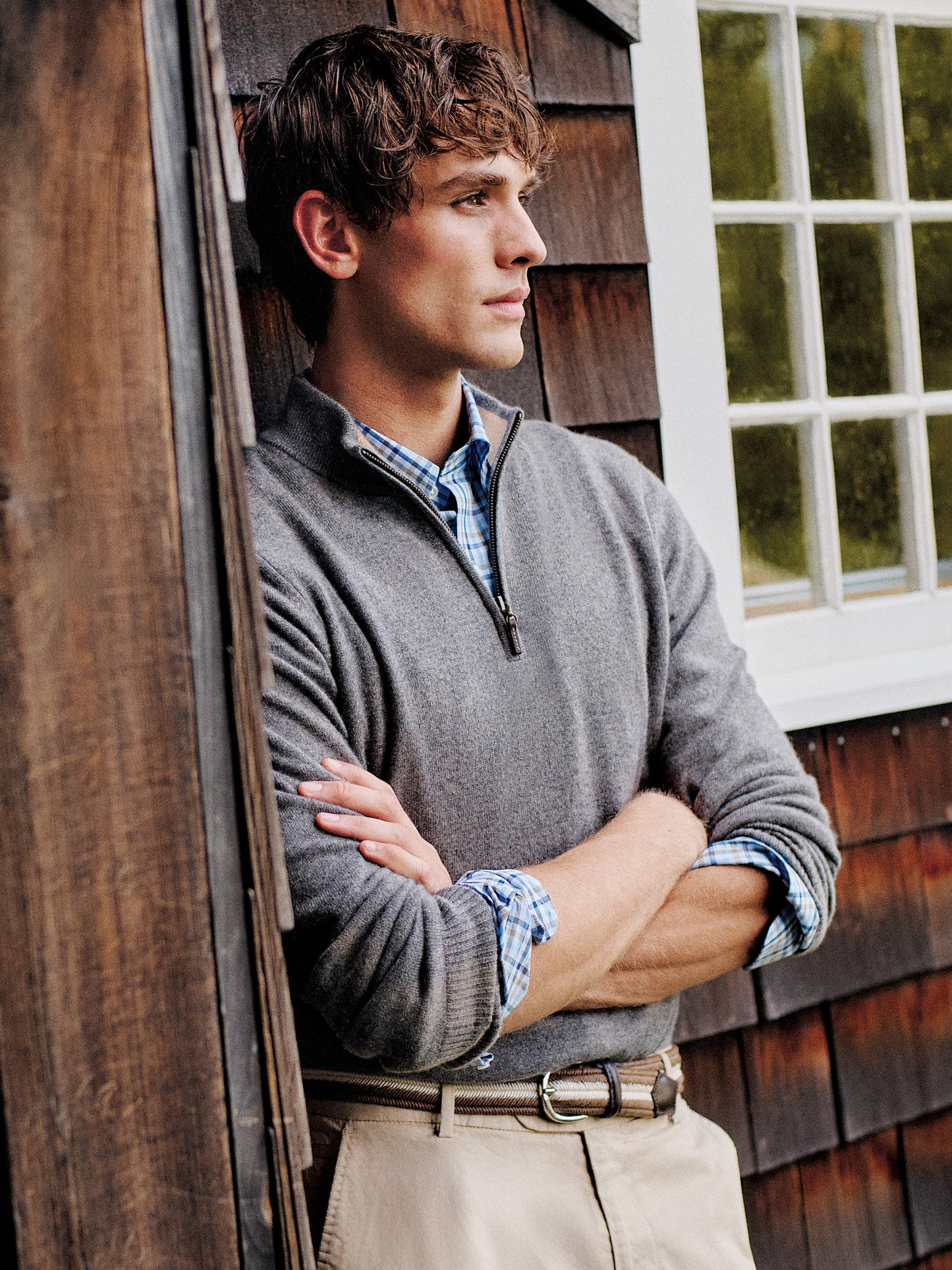 Model wearing J.McLaughlin Henry sweater in pewter made with cashmere.