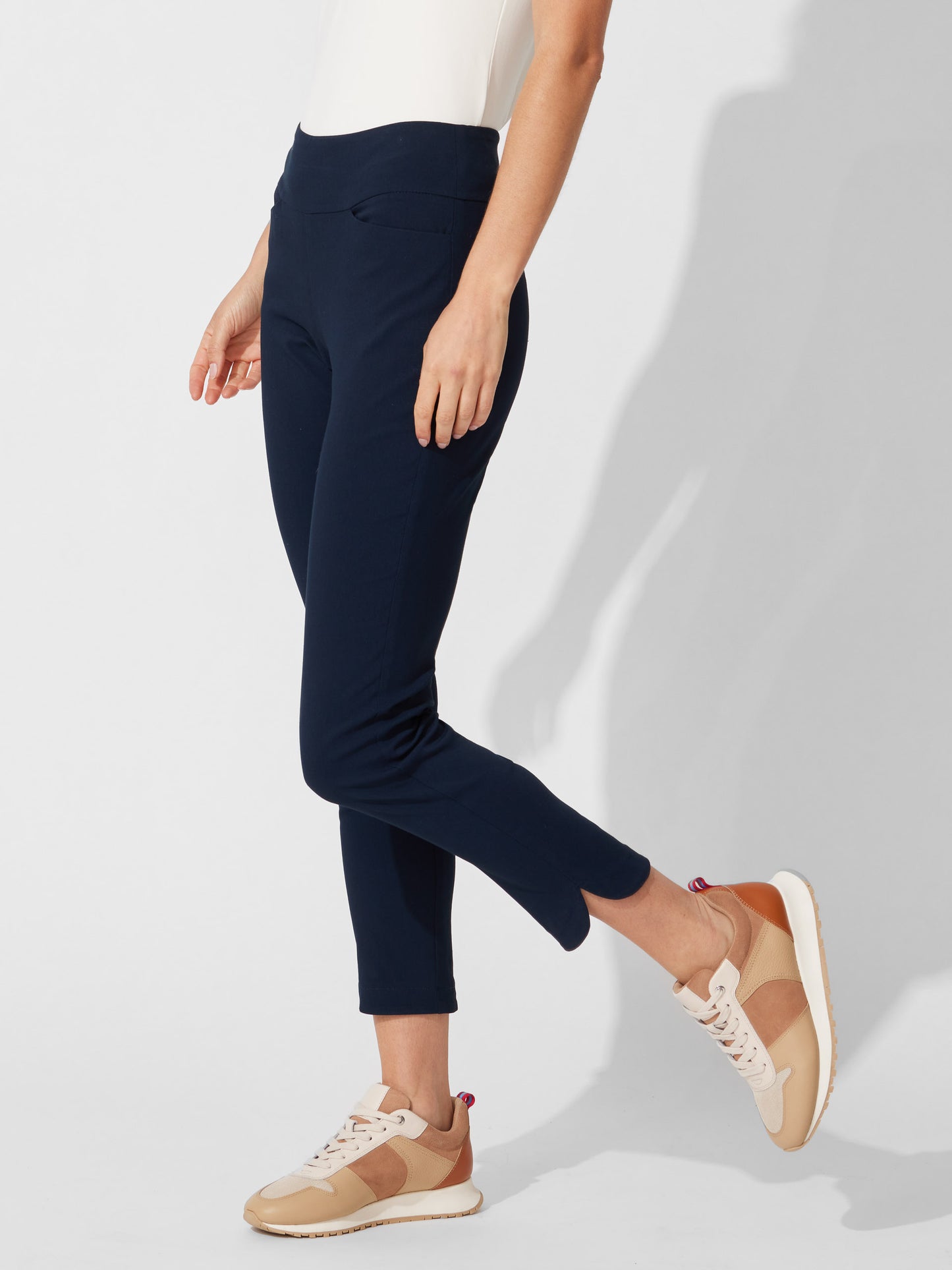 Model wearing J.McLaughlin Romilly pants in winter navy made with Amelia cloth.