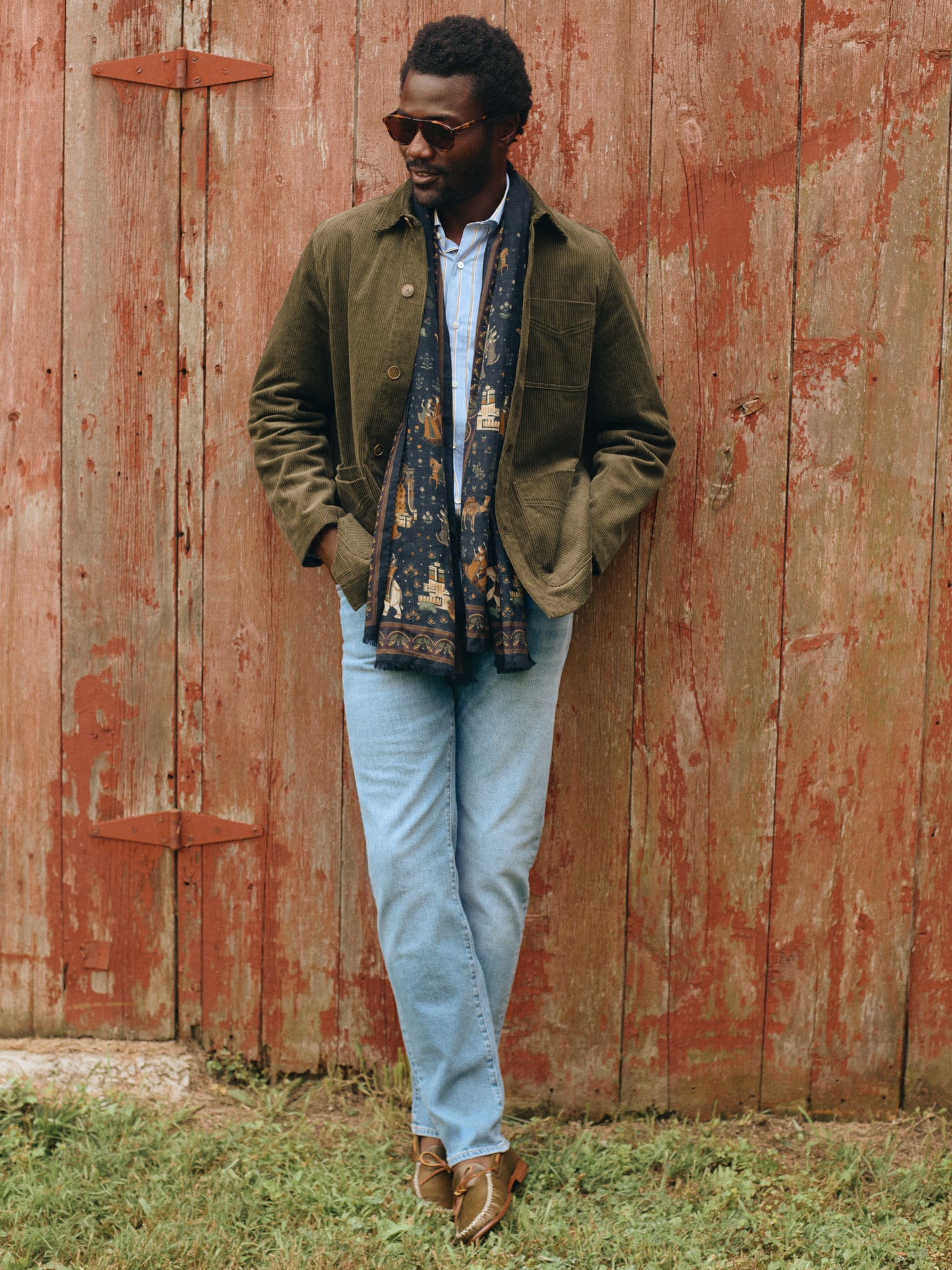 J.McLaughlin Men's scarf in navy made with wool.