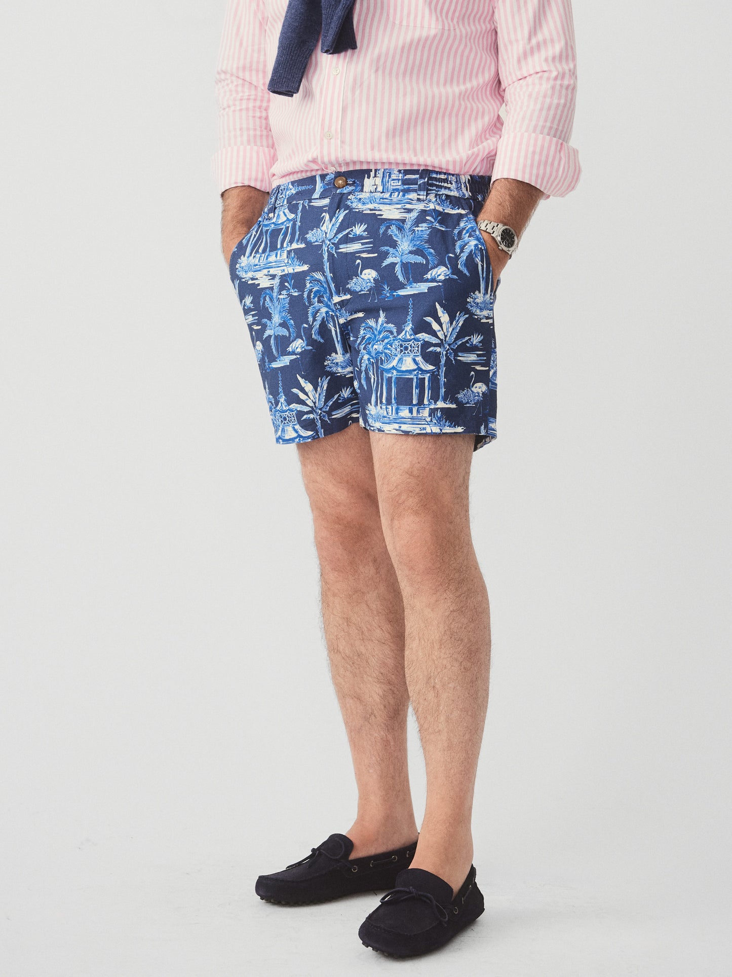 J.McLaughlin Bay shorts in navy/blue made with linen and cotton.