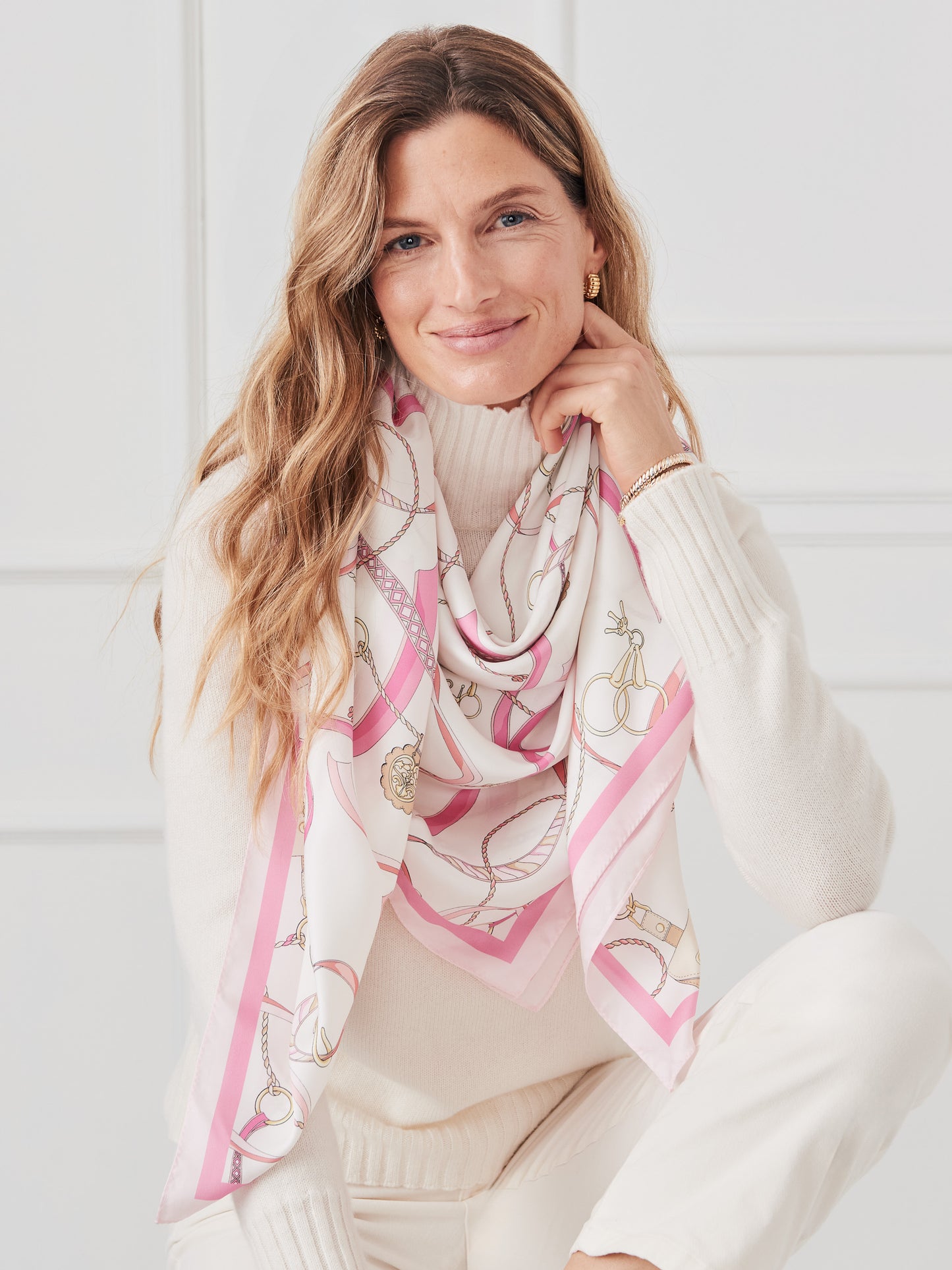 J.mcLaughlin Magic scarf in white/pink made with polyester.