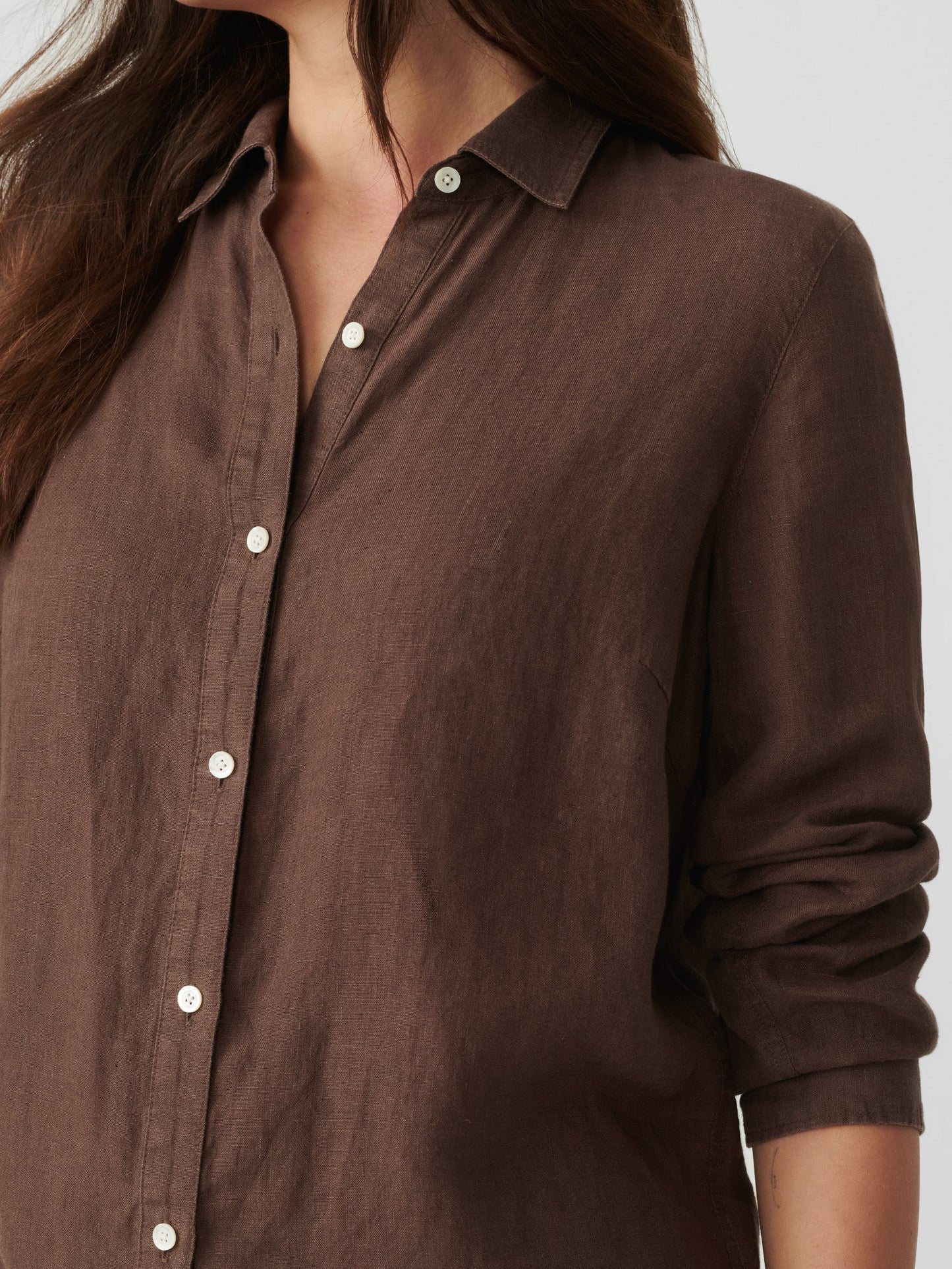 Model wearing J.McLaughlin Britt shirt in dark brown made with linen.
