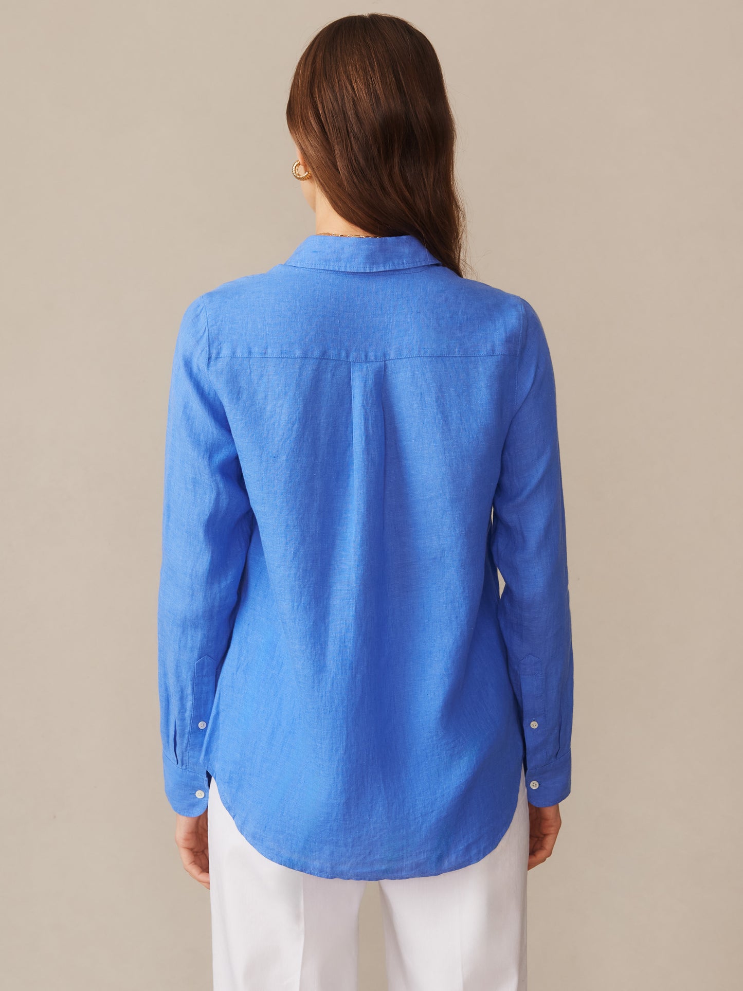 J.Mclaughlin Britt shirt in french blue made with linen.