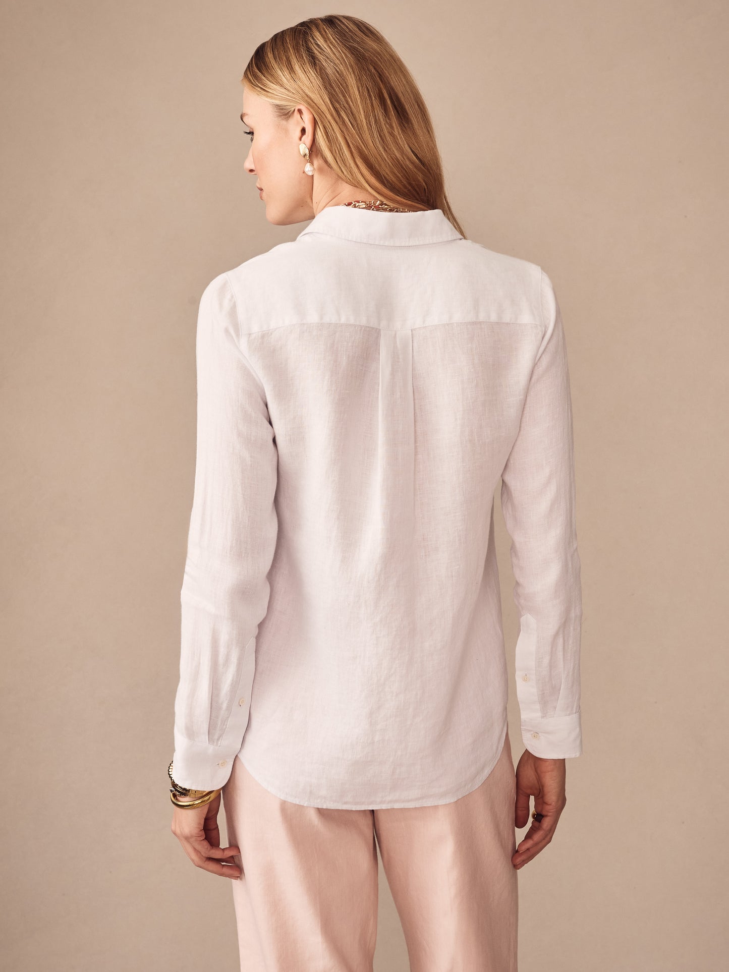 J.McLaughlin Britt shirt in white made with linen.