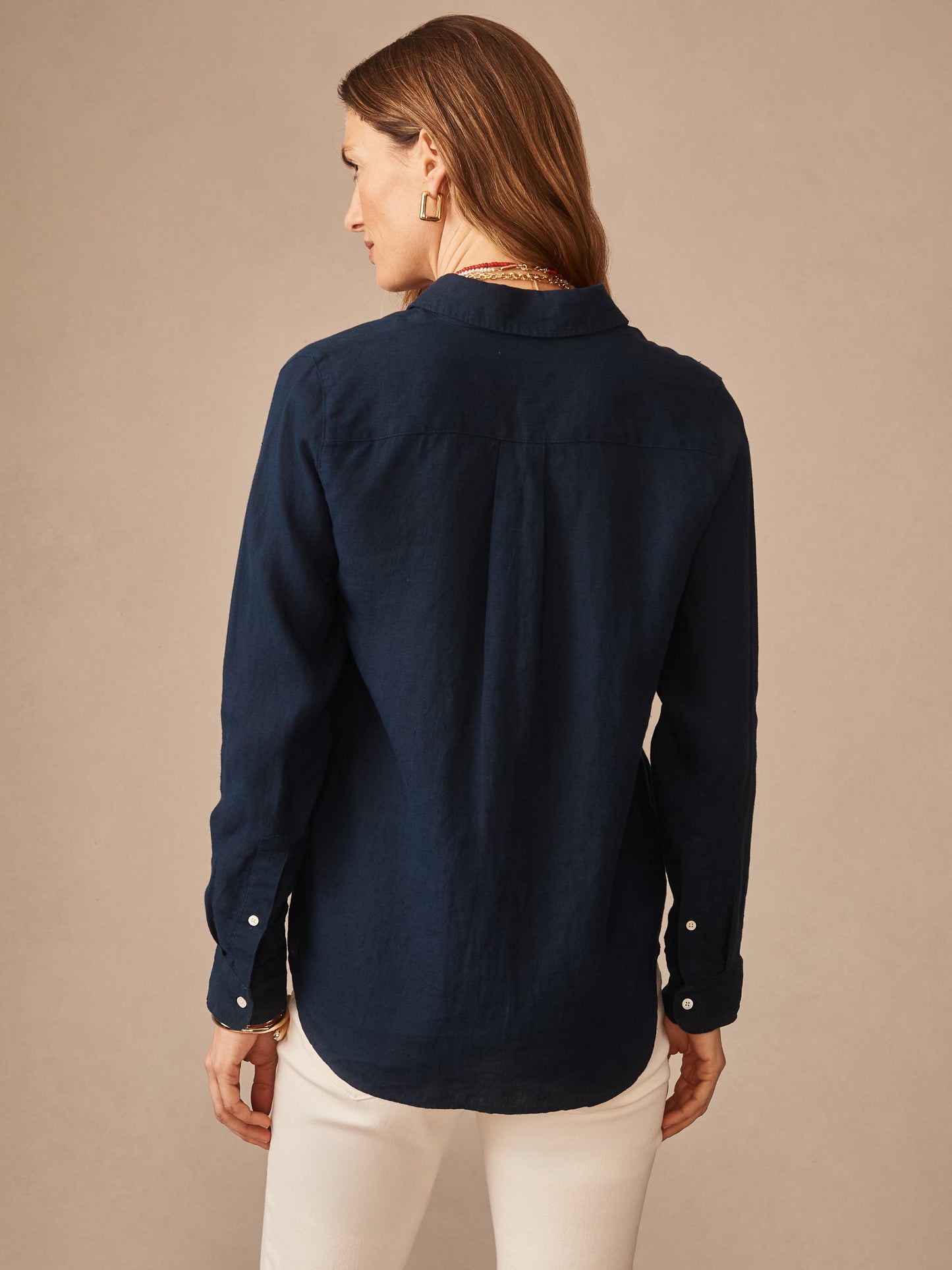 J.McLaughlin Britt shirt in navy made with linen.