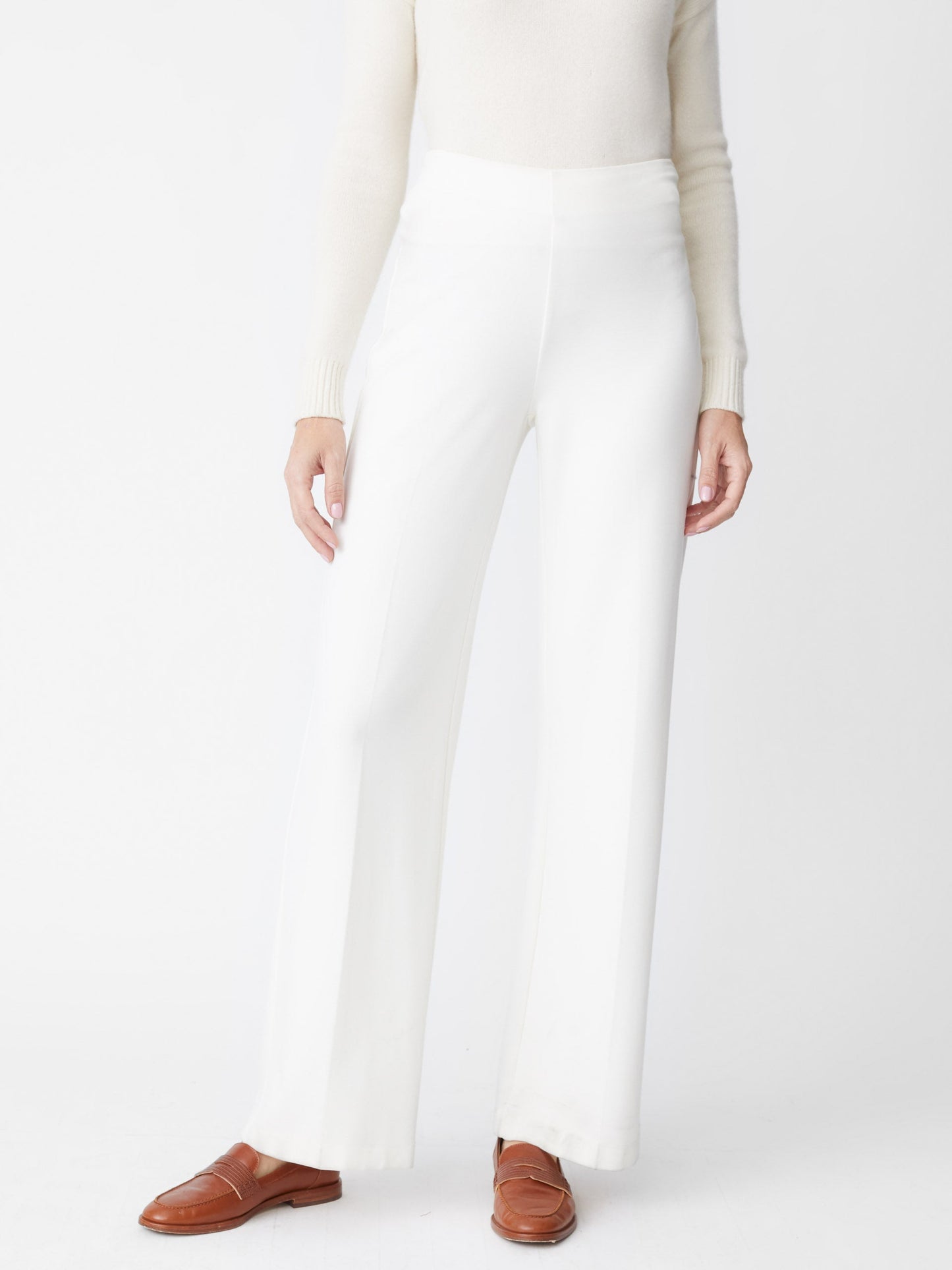 Model wearing J.McLaughlin Carter pants in ivory made with Bainbridge fabric.