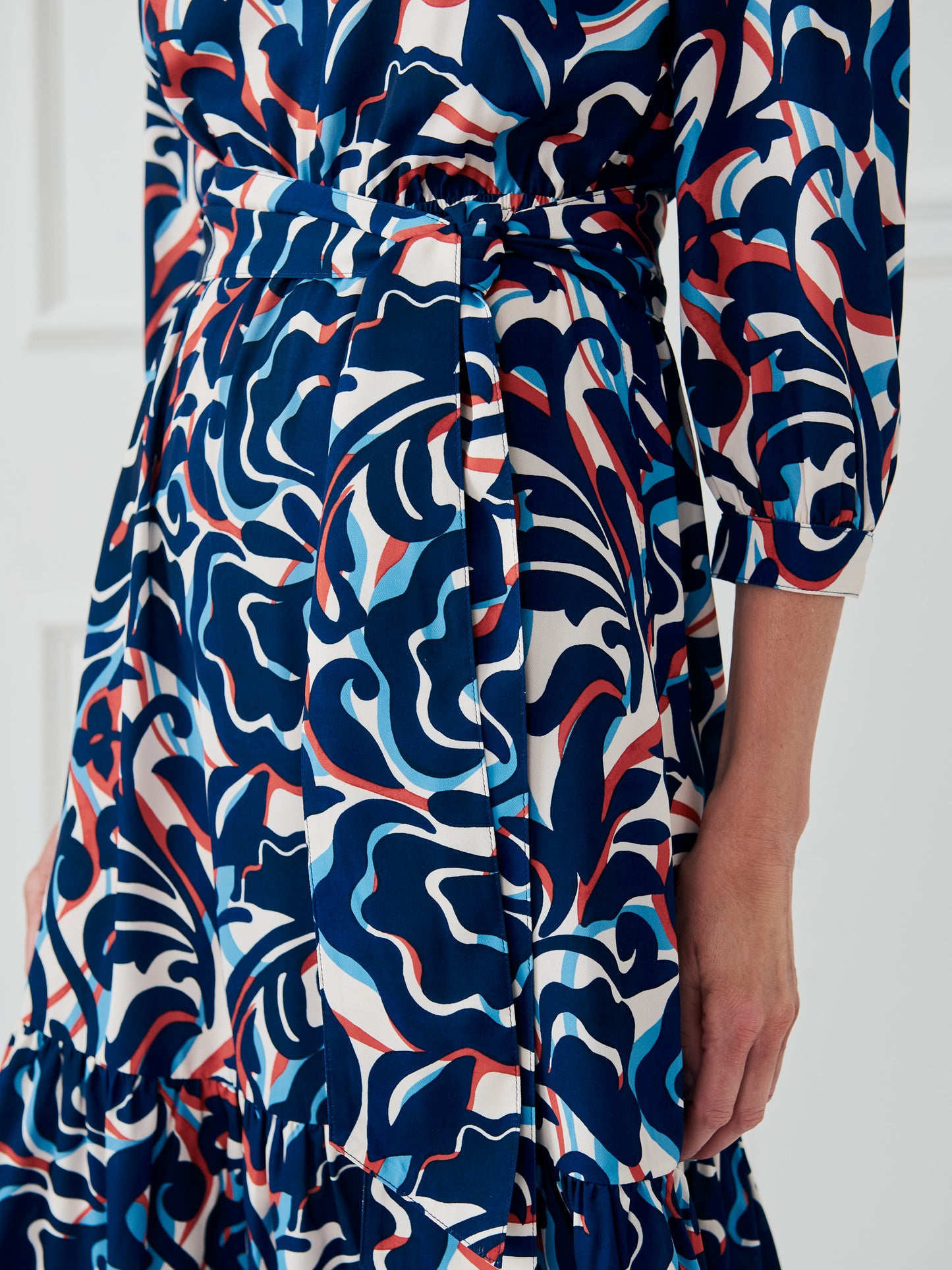 J.McLaughlin Cerina dress in off white/navy made with polyester.