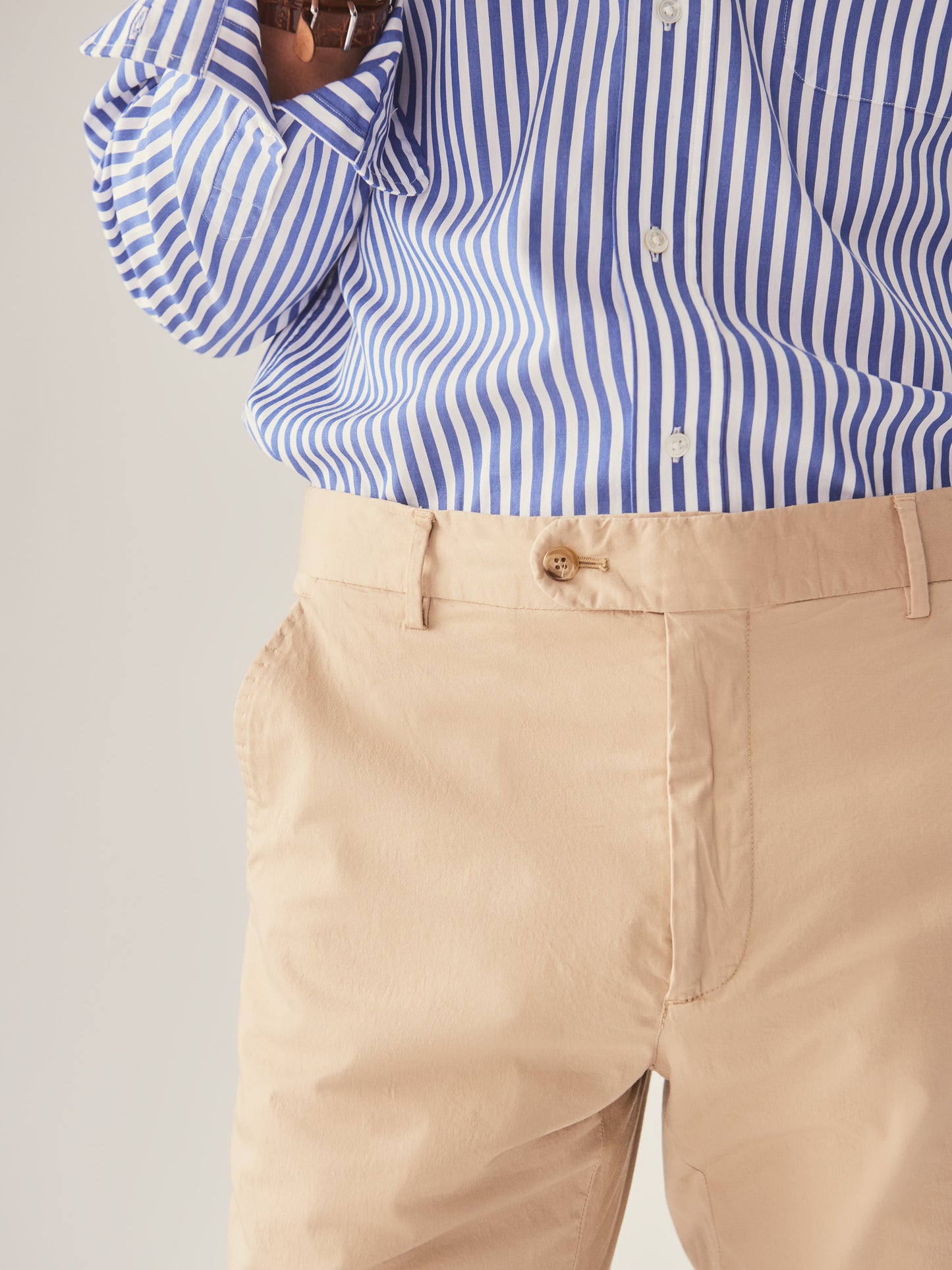Model wearing J.McLaughlin Taylor pants in khaki made with cotton/spandex.