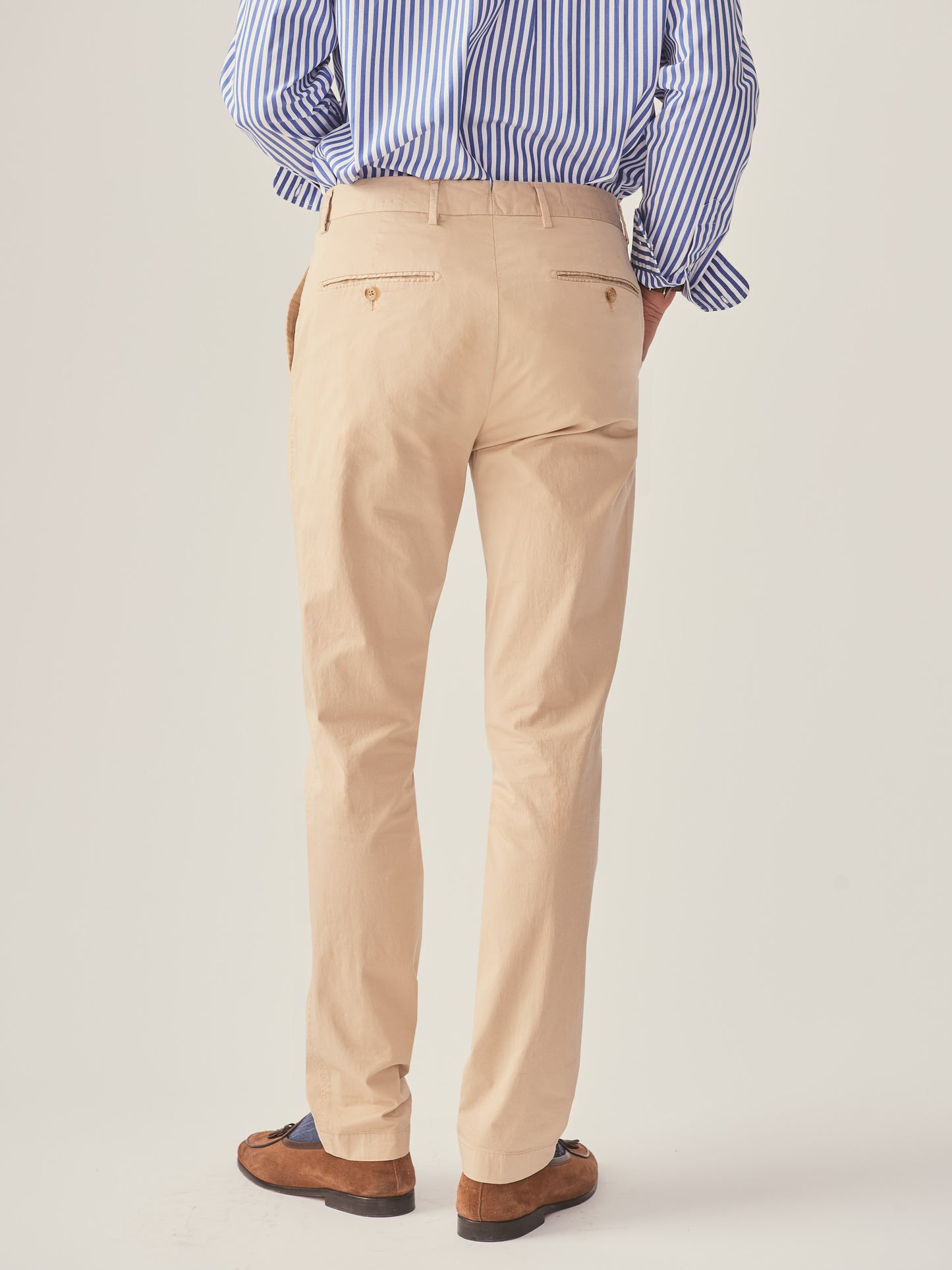 Model wearing J.McLaughlin Taylor pants in khaki made with cotton/spandex.