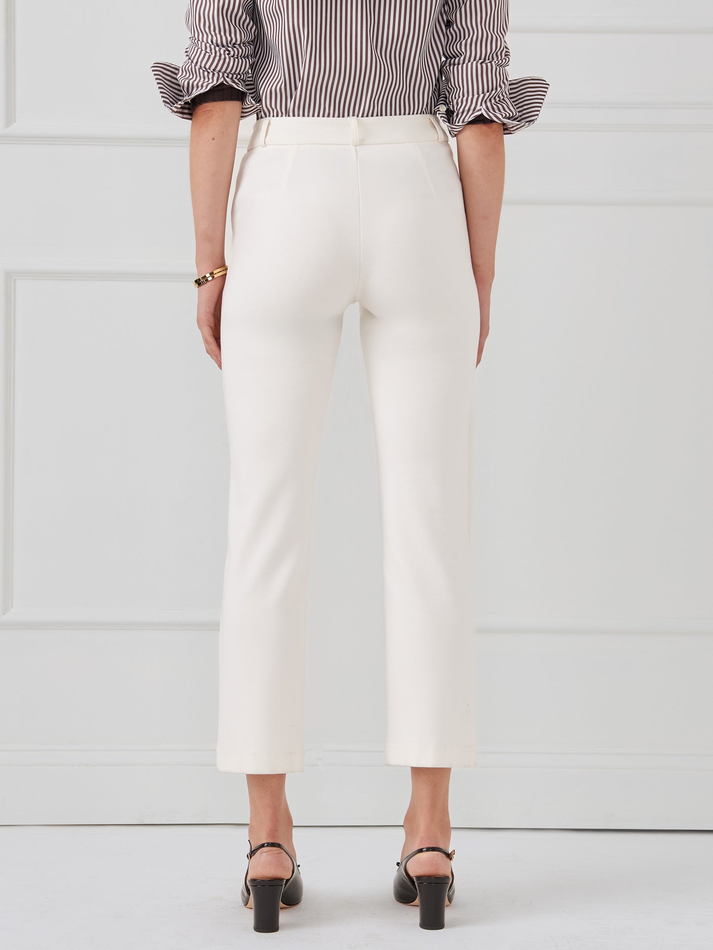 Model wearing J.McLaughlin Deanne pants in ivory made with Bainbridge fabric.