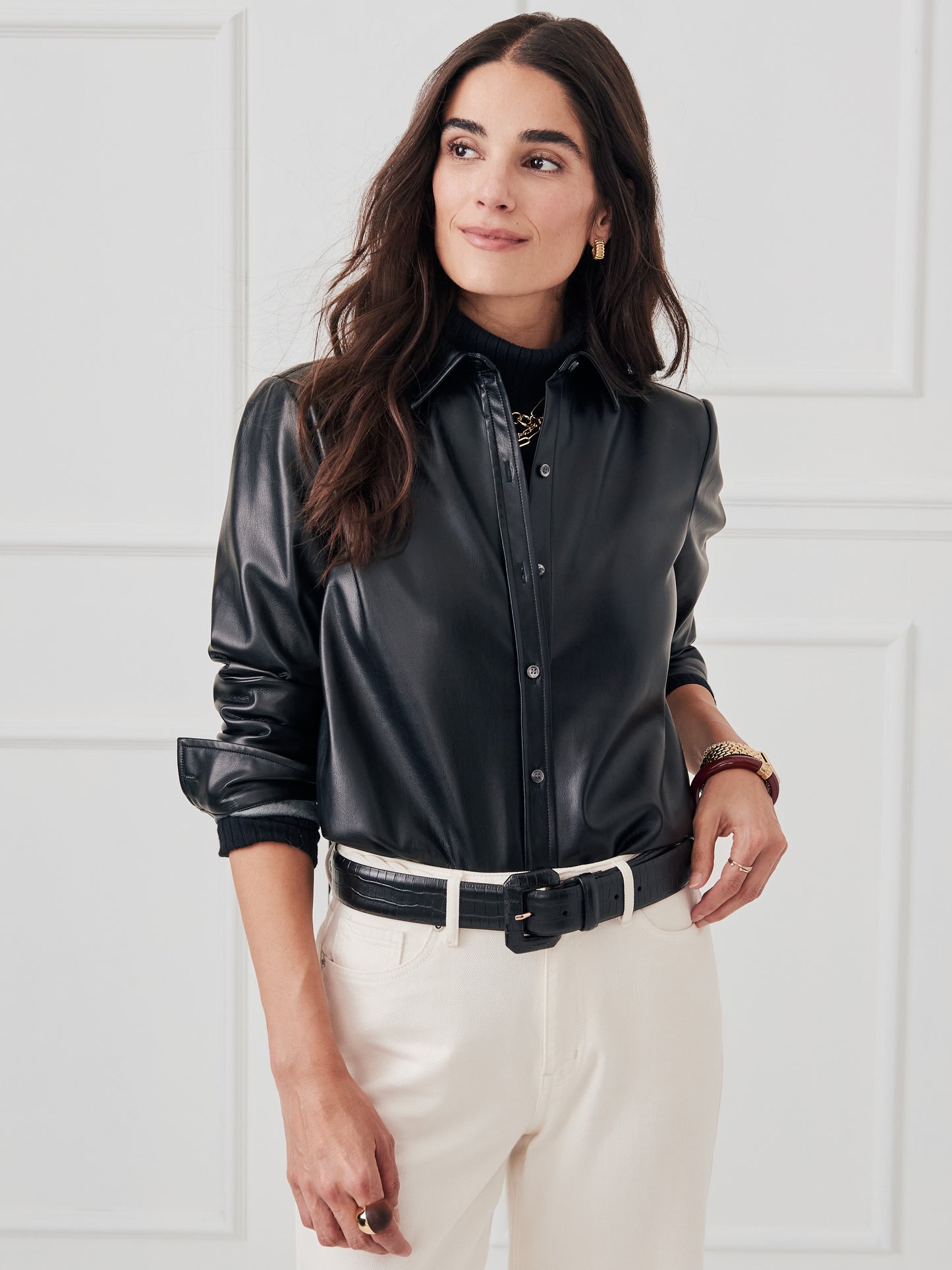 J.McLaughlin Dacia belt in black made with leather.