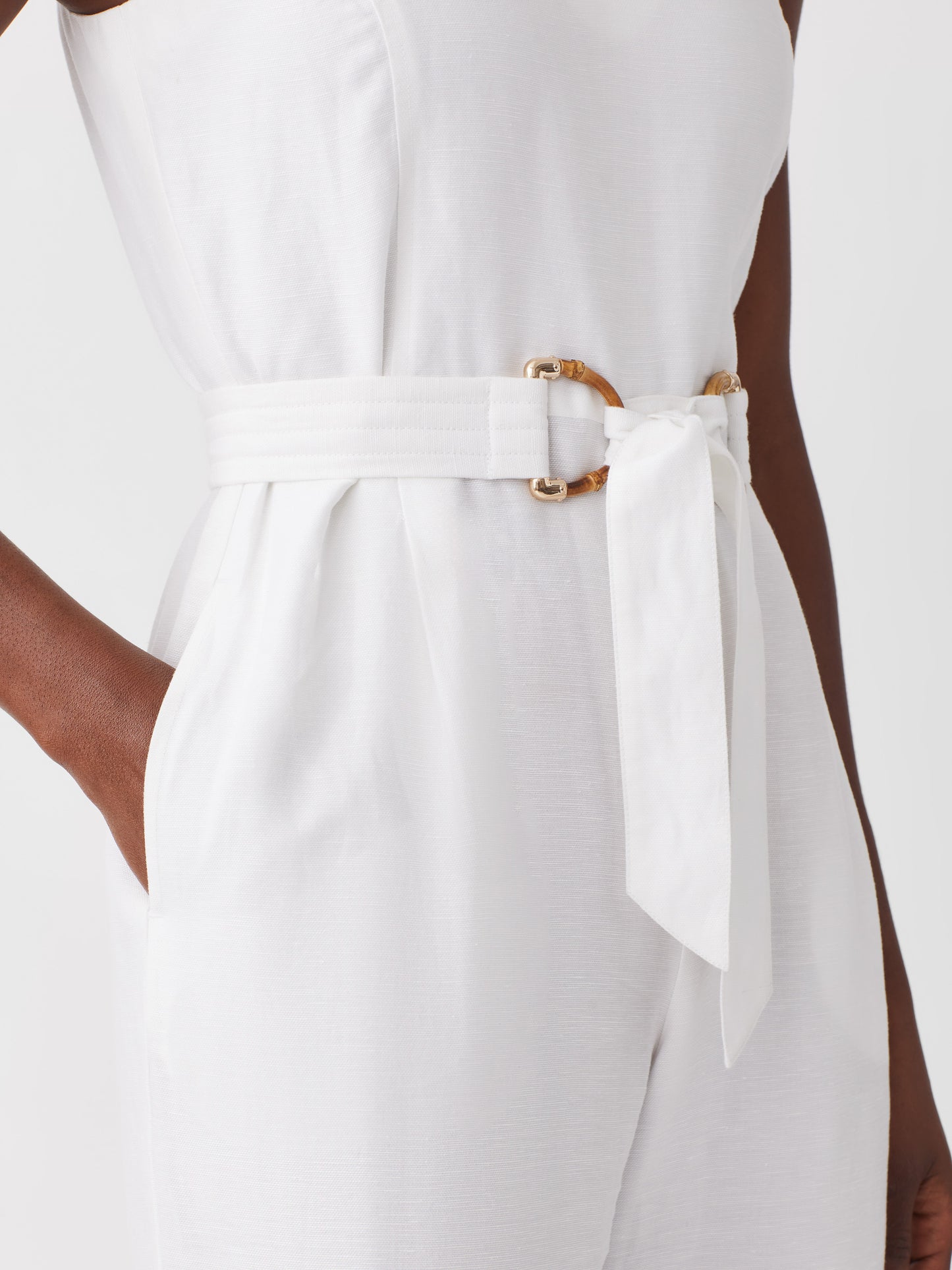 Model wearing J.McLaughlin Desdemona jumpsuit in white made with linen/lyocell.
