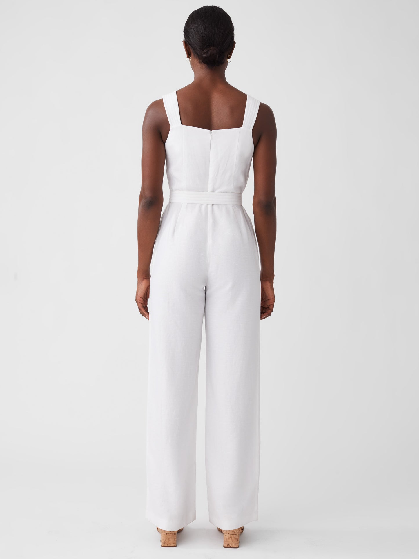 Model wearing J.McLaughlin Desdemona jumpsuit in white made with linen/lyocell.