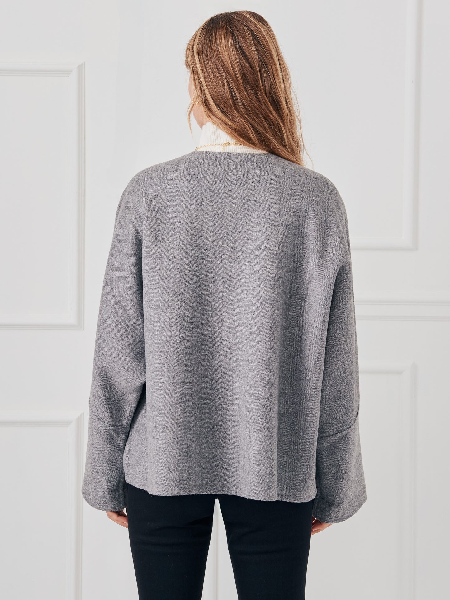 J.McLaughlin Bora poncho in gray made with wool/polyamide.