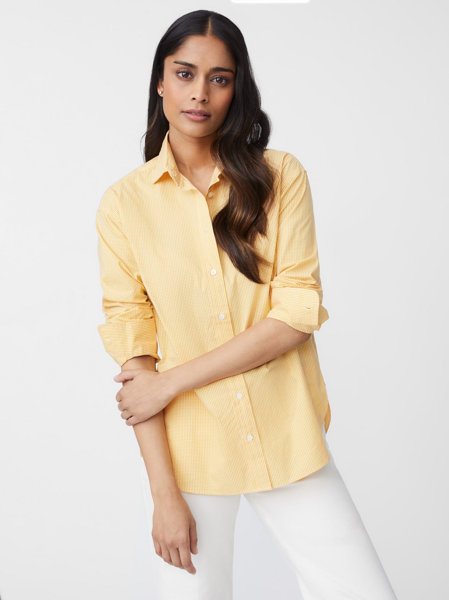 Model wears J.McLaughlin Finn shirt in golden/white made with cotton.