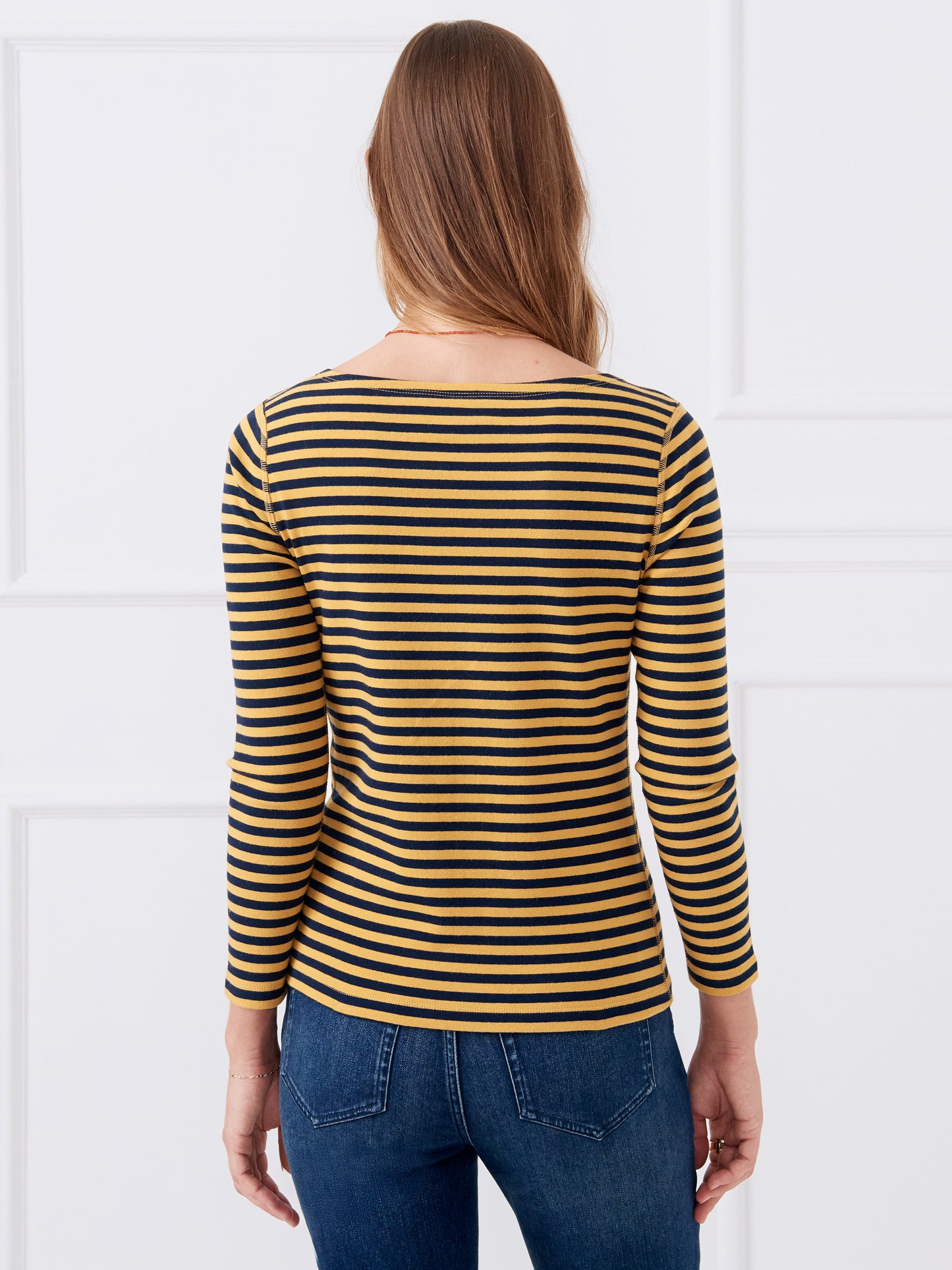 J.McLaughlin Goldie tee in navy/marigold made with cotton.