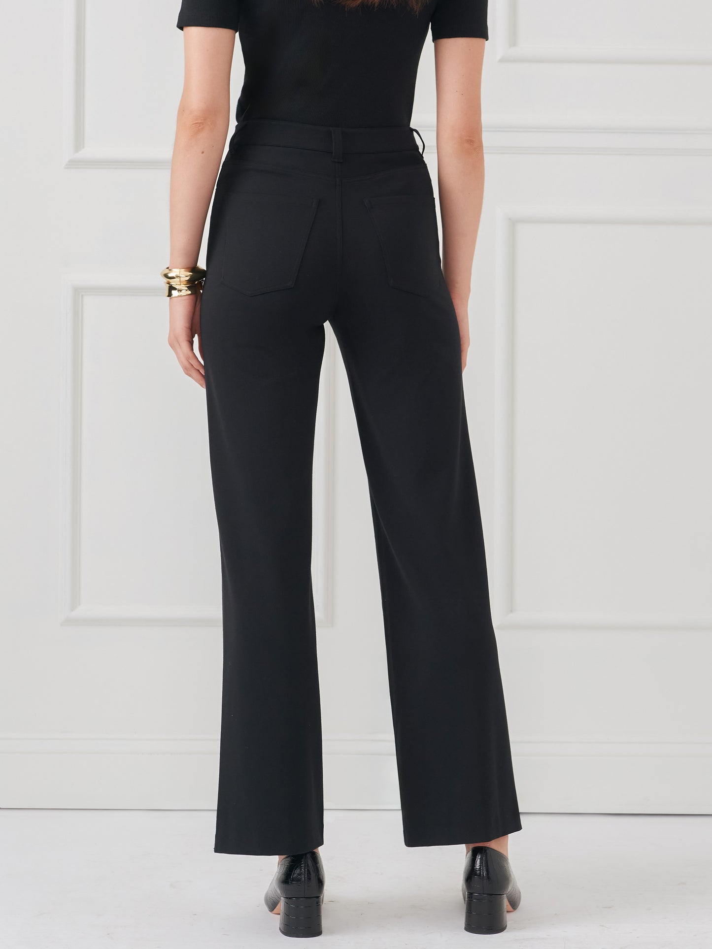 J.McLaughlin Lowden pants in black made with Bainbridge cloth.