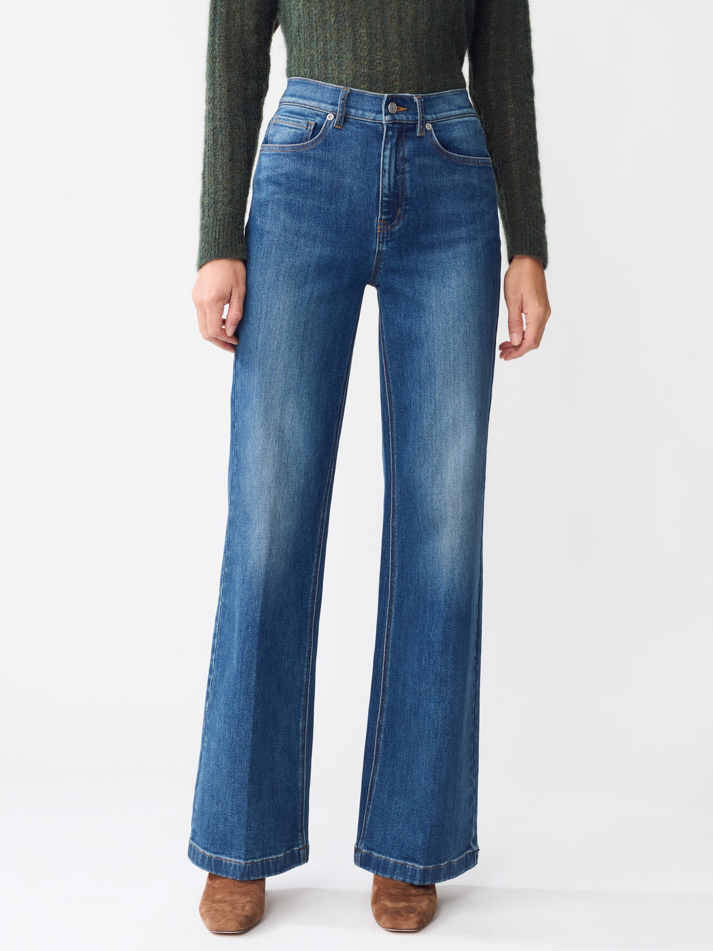 Model wearing J.McLaughlin Lowden jeans in dark indigo made with cotton.