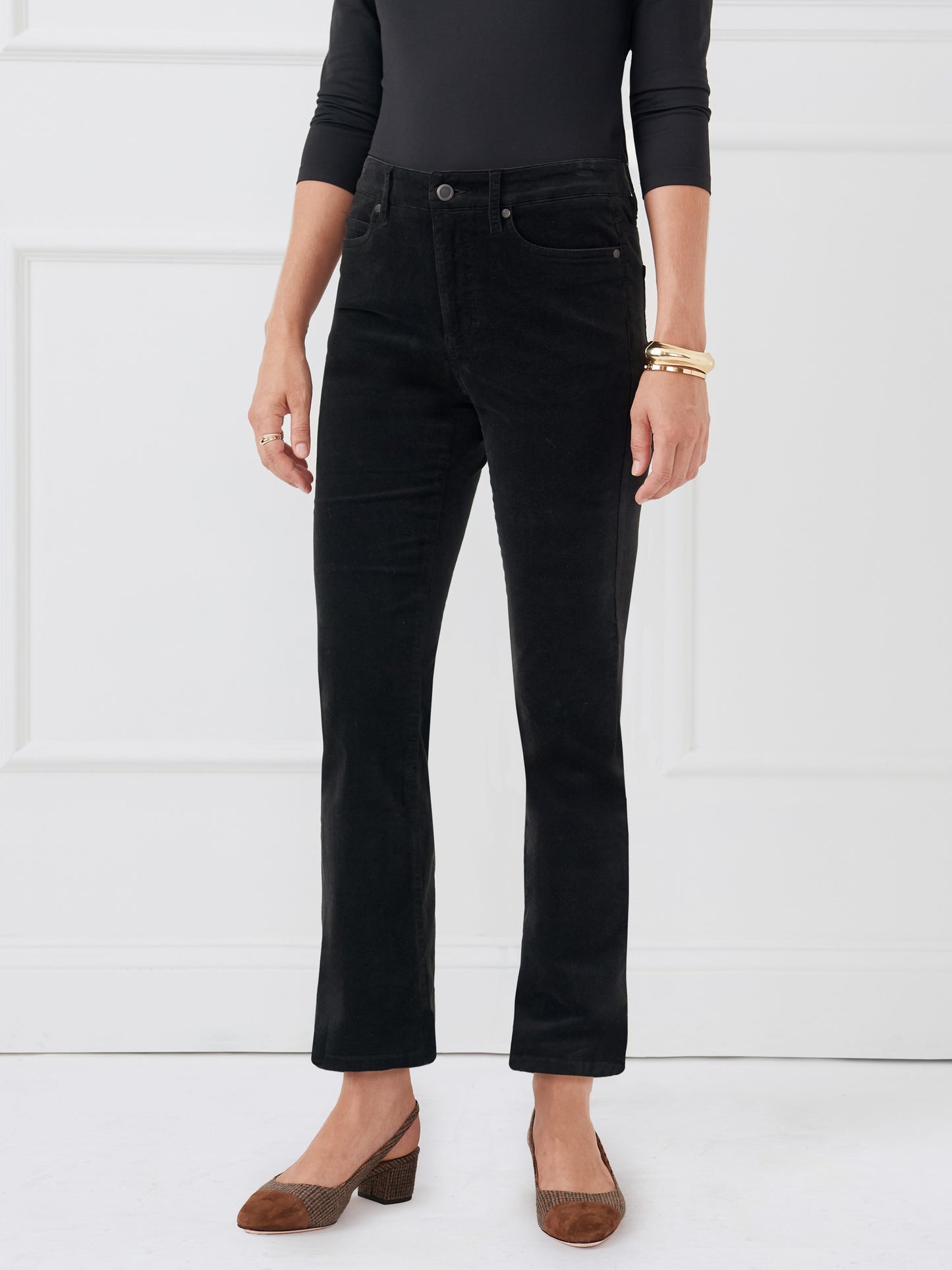 J.McLaughlin Lenni pants in black made with velveteen.