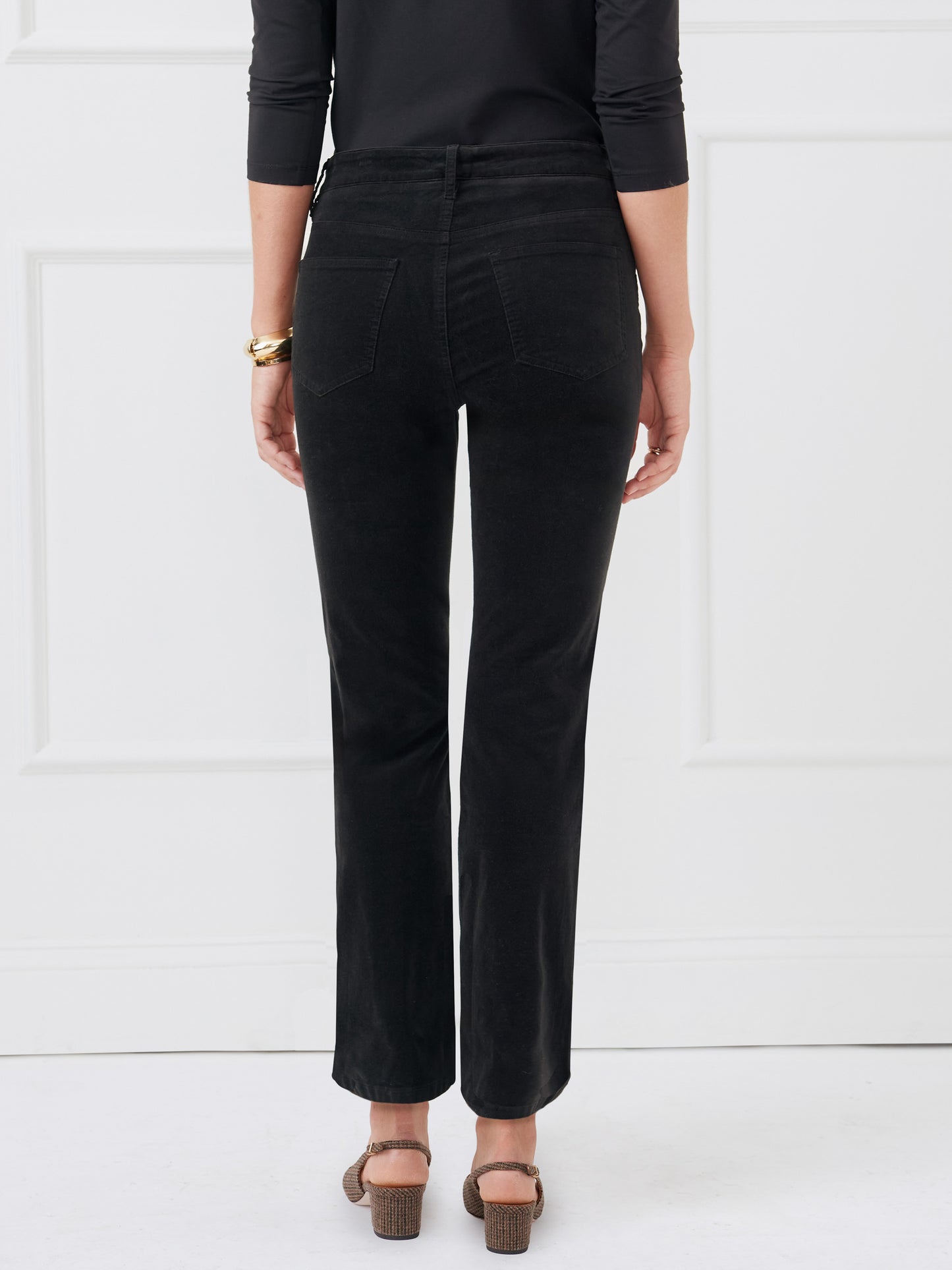 J.McLaughlin Lenni pants in black made with velveteen.