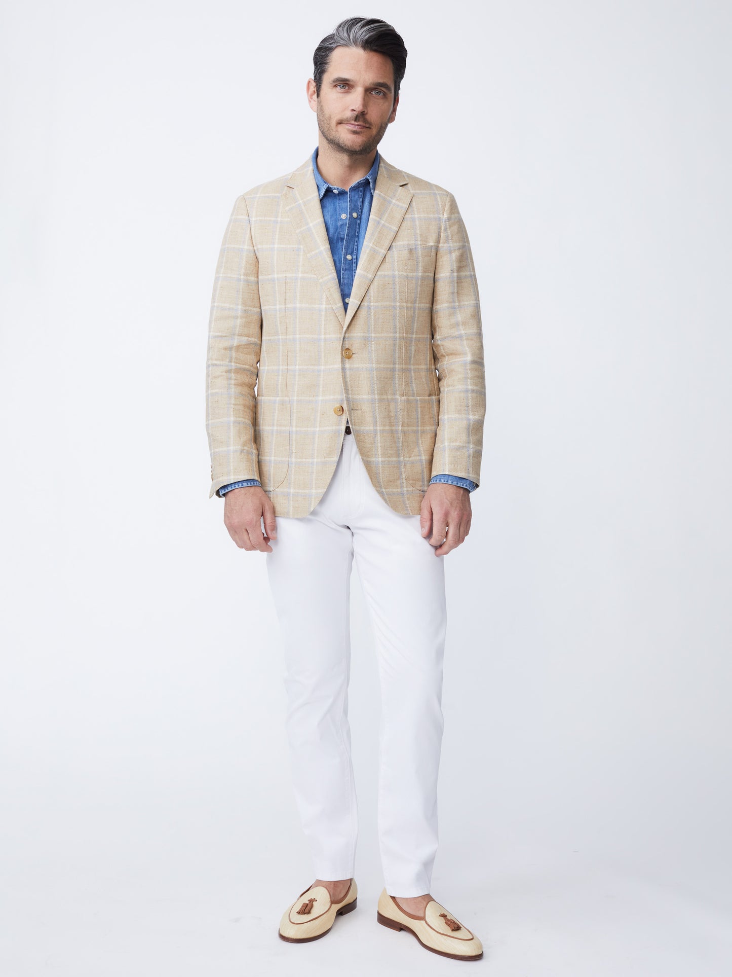 Model wearing J.McLaughlin Lisbon blazer in white/tan/blue made with linen.
