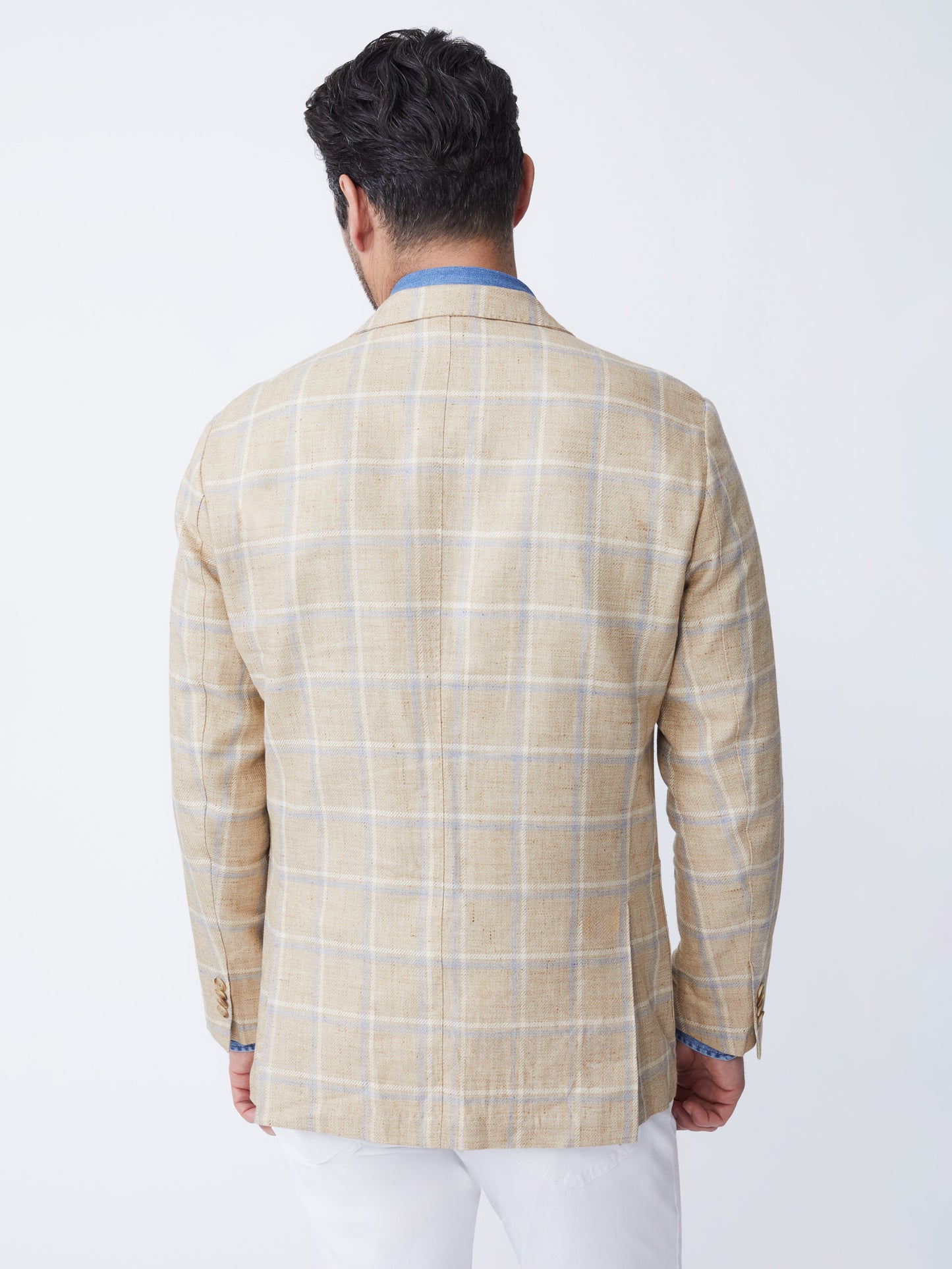 Model wearing J.McLaughlin Lisbon blazer in white/tan/blue made with linen.