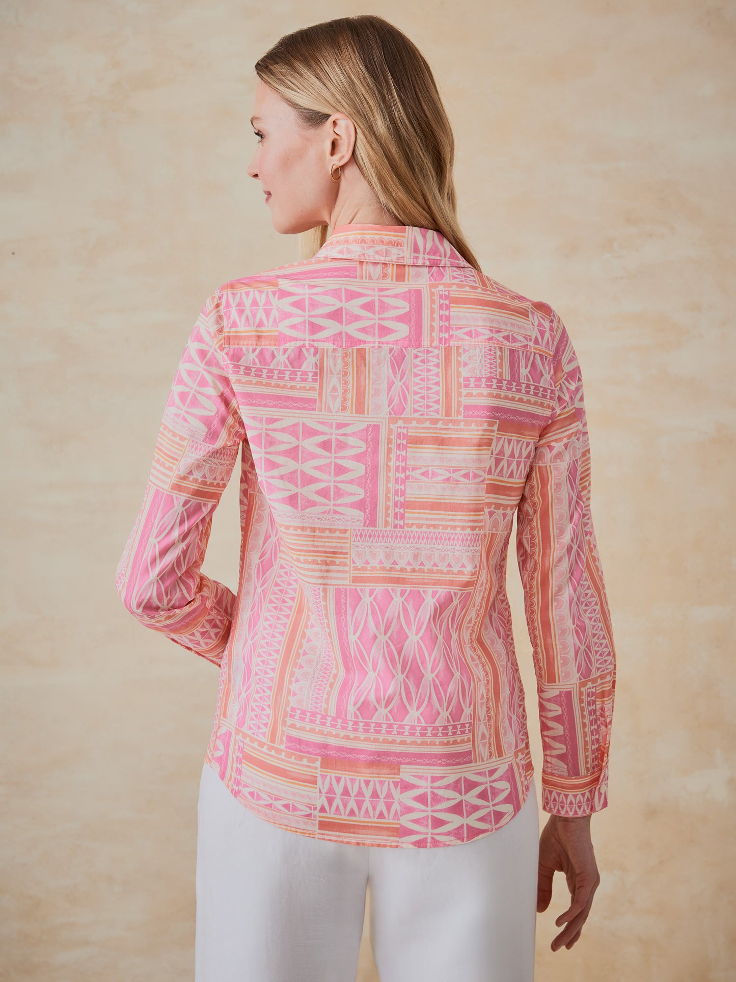 J.McLaughlin Lois shirt in pink/coral made with cotton.