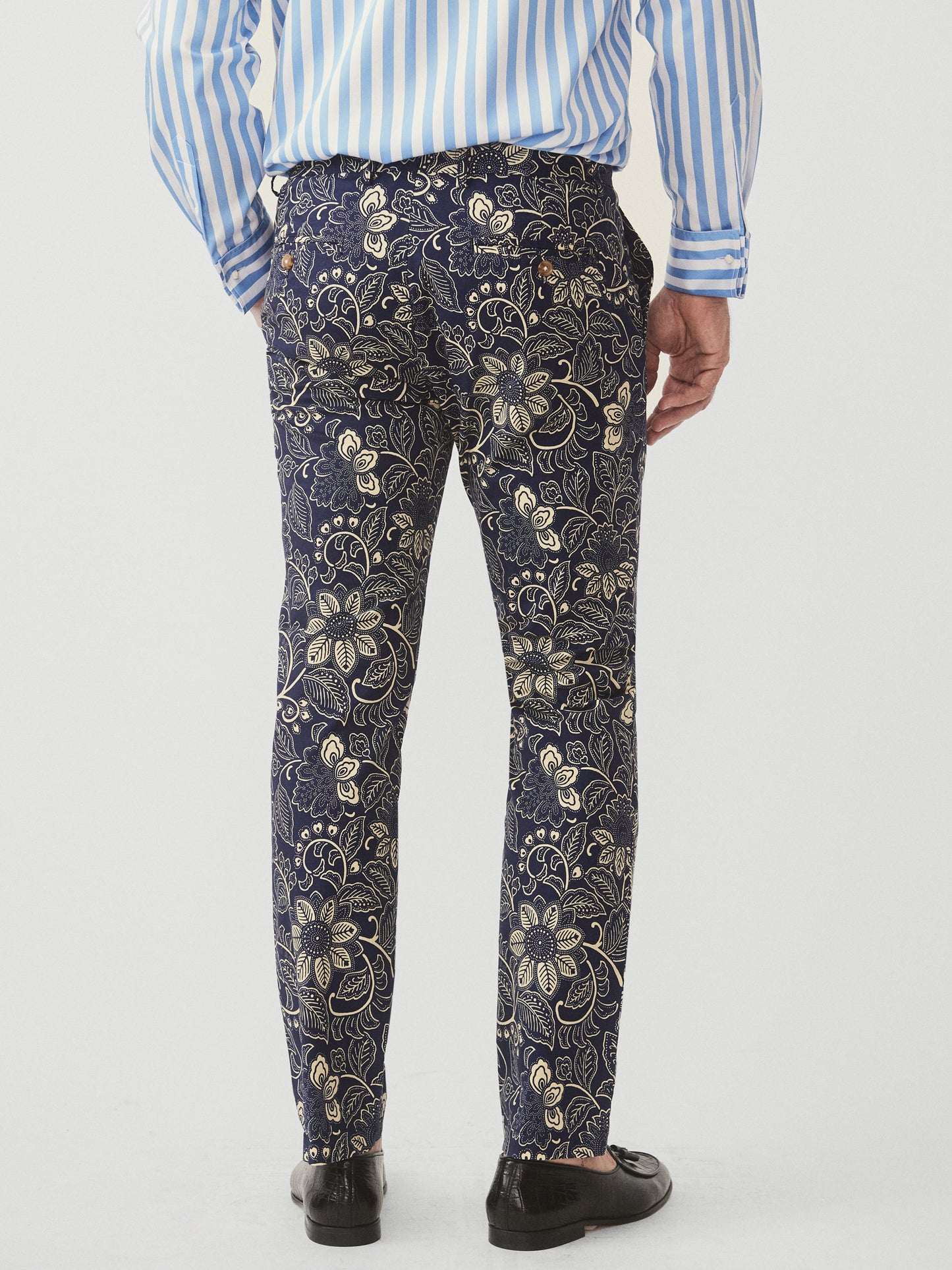 J.McLaughlin Lukas pants in navy/off white made with cotton.