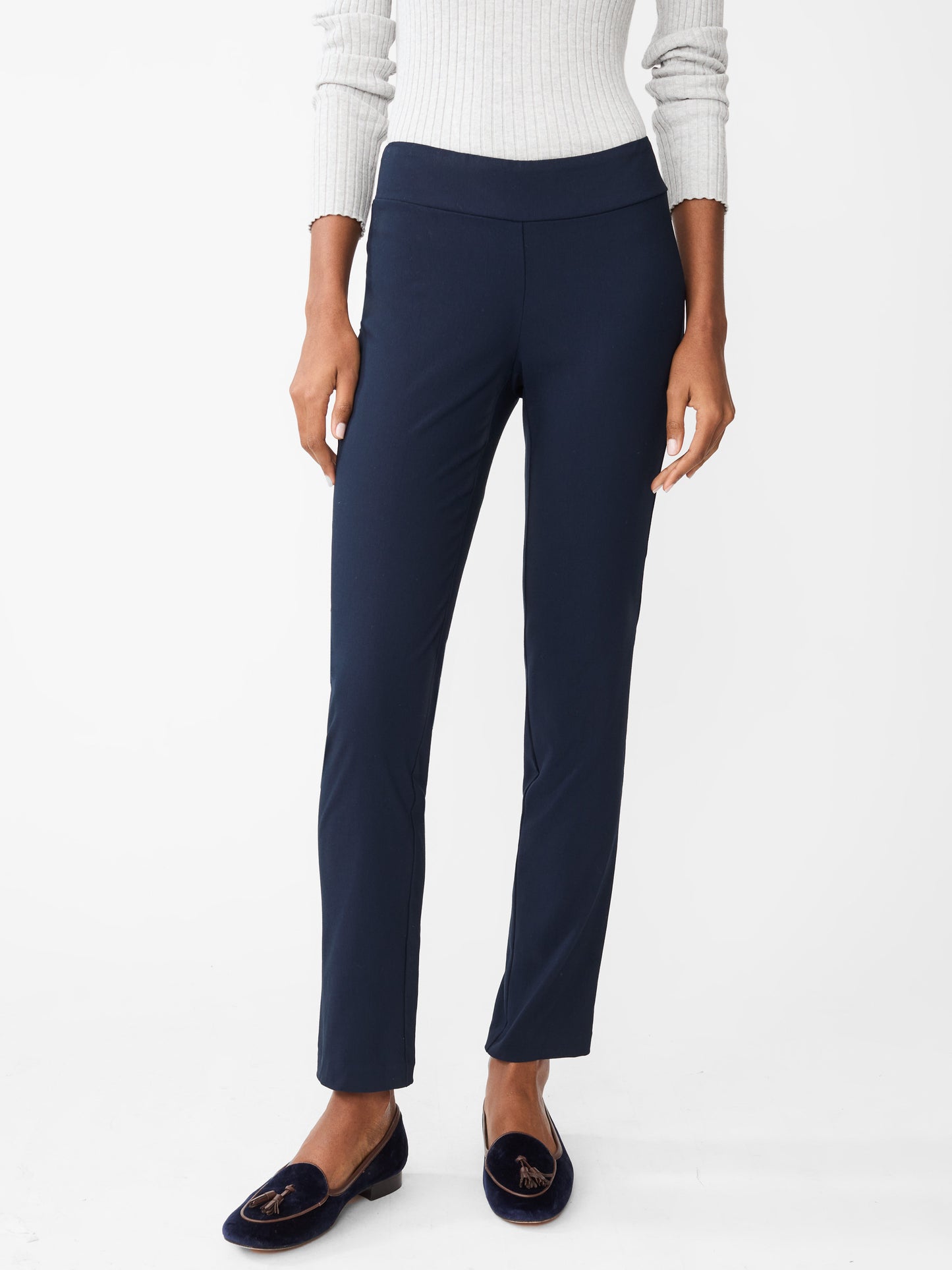 Model wearing J.McLaughlin Masie pants in winter navy made with Amelia cloth.