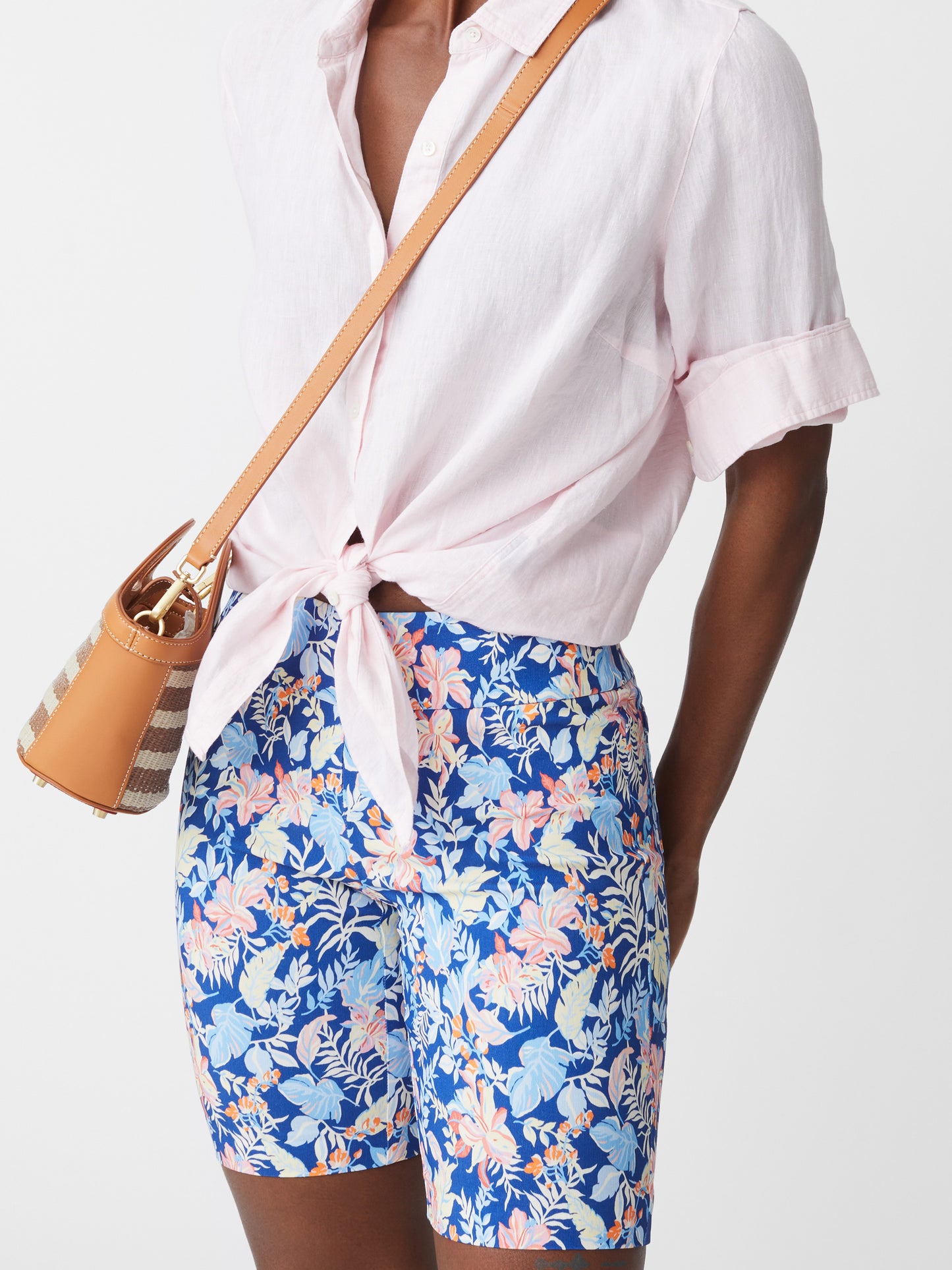 Model wearing J.McLaughlin Masie shorts in blue/multi made with Amelia cloth.