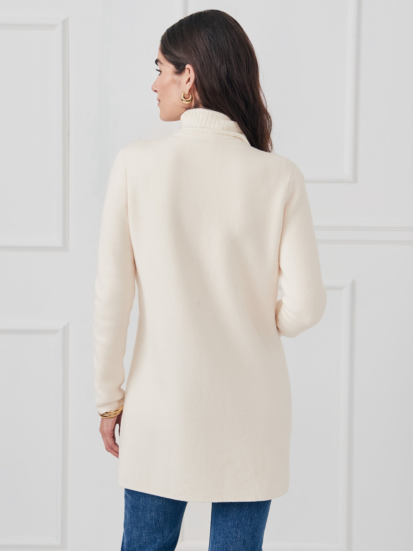 J.McLaughlin Maxwell sweater in cream made with wool/cashmere.