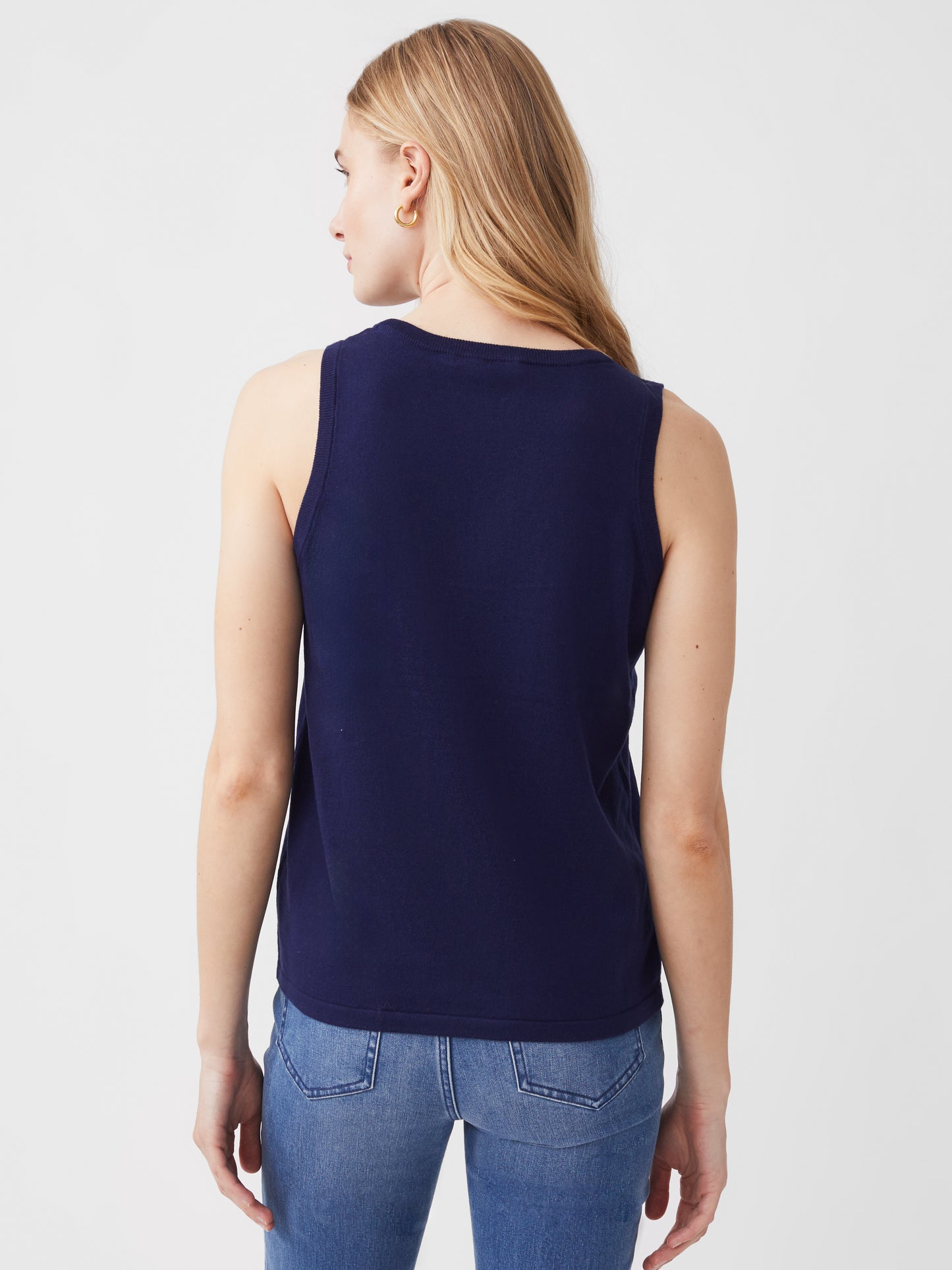 Model wearing J.McLaughlin Maybelle sweater tank in navy made with cotton/viscose/nylon/cashmere.
