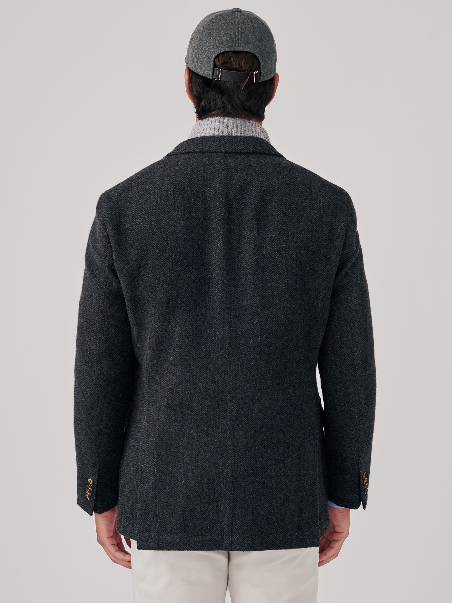 J.McLaughlin McCown sport coat in charcoal/grey made with wool.