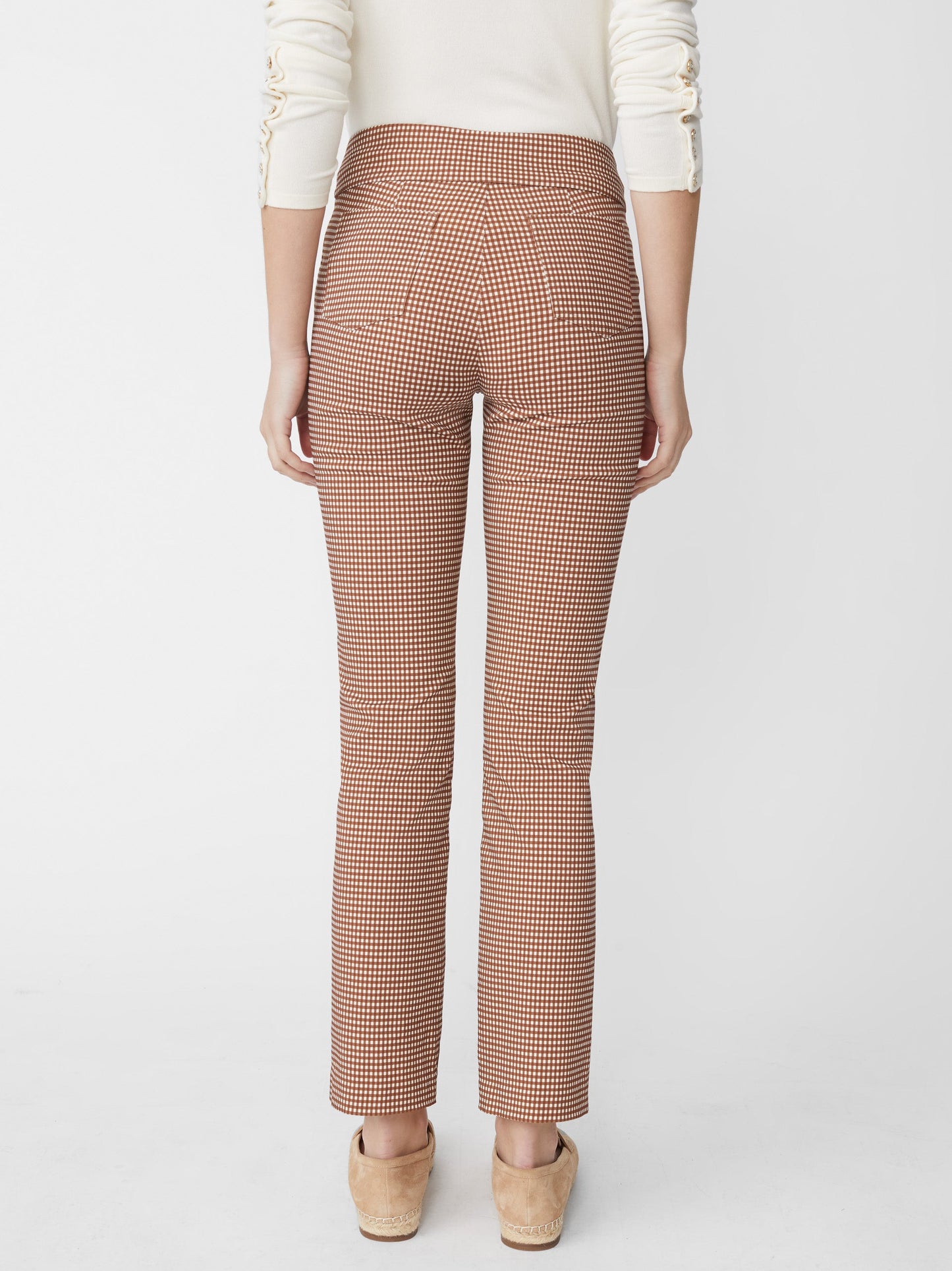 Model wears J.McLaughlin Jaydan pants in brown/cream made with Amelia Cloth.