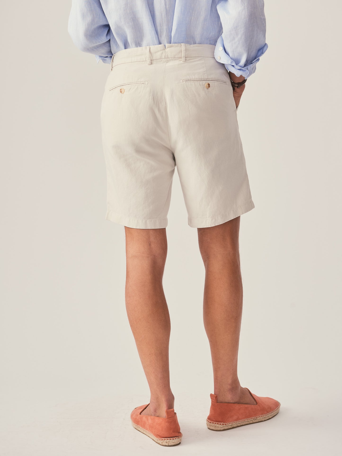 J.McLaughlin Oliver shorts in stone made with linen/cotton.
