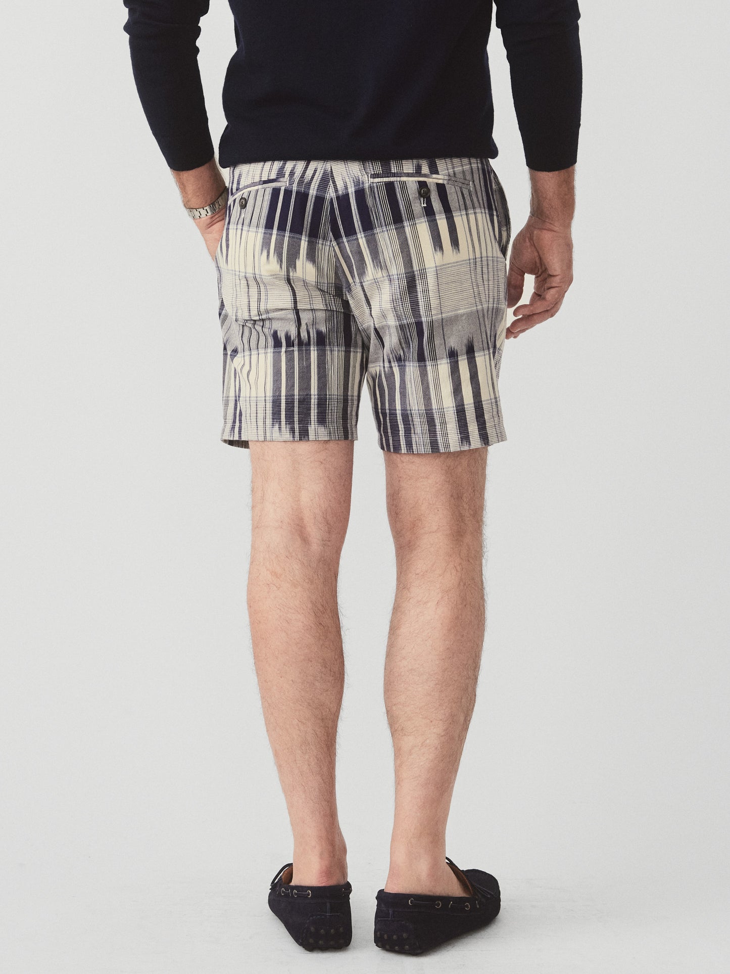 J.McLaughlin Oliver shorts in navy/off white made with cotton.