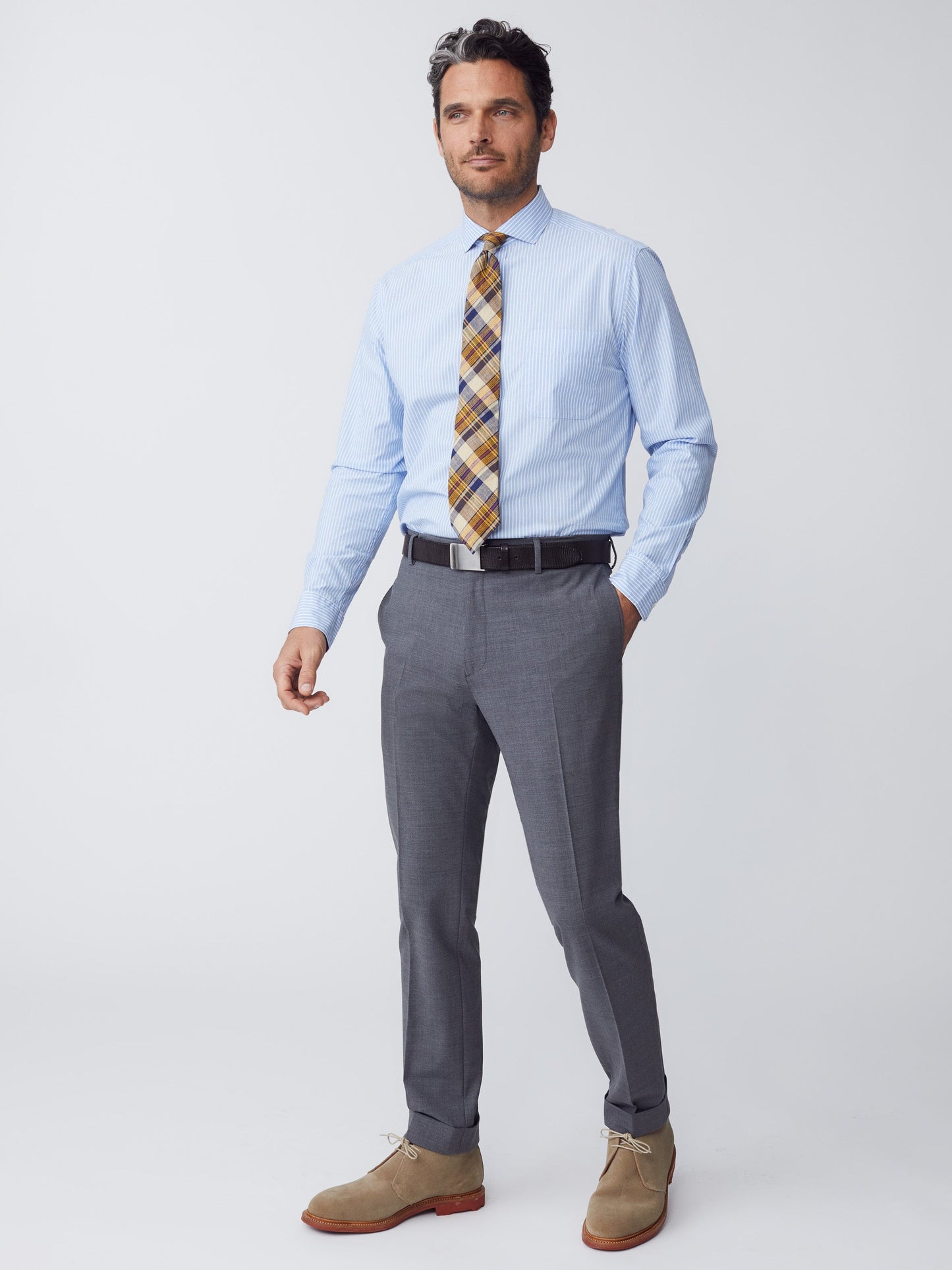 Model wearing J.McLaughlin Oxford pants in heather charcoal made with wool/elastane.