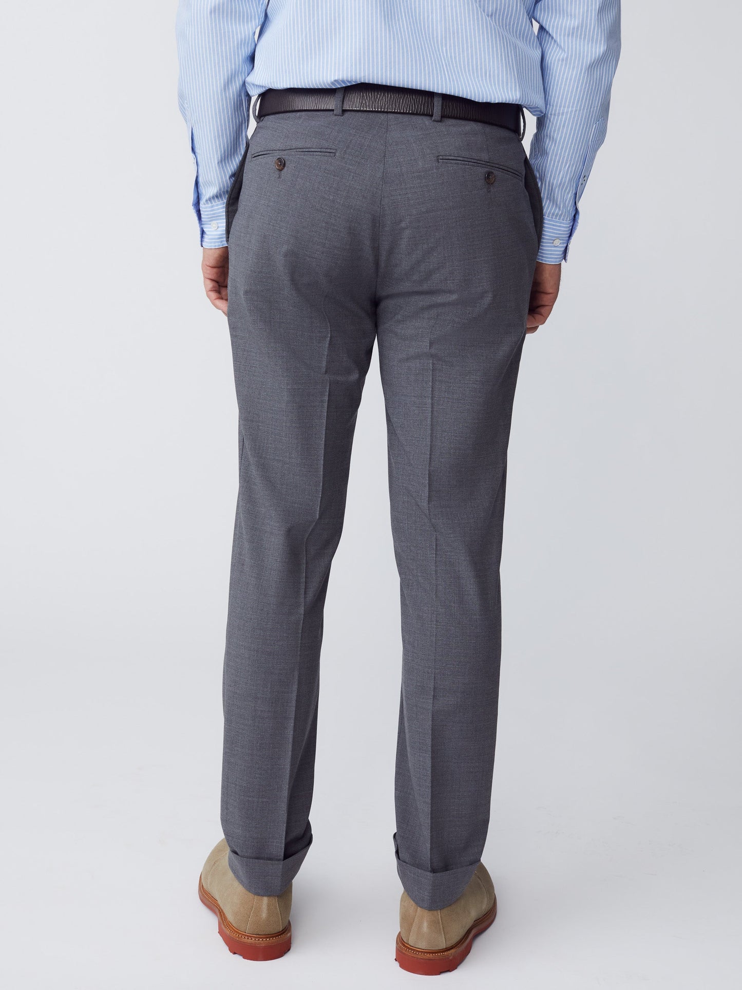 Model wearing J.McLaughlin Oxford pants in heather charcoal made with wool/elastane.