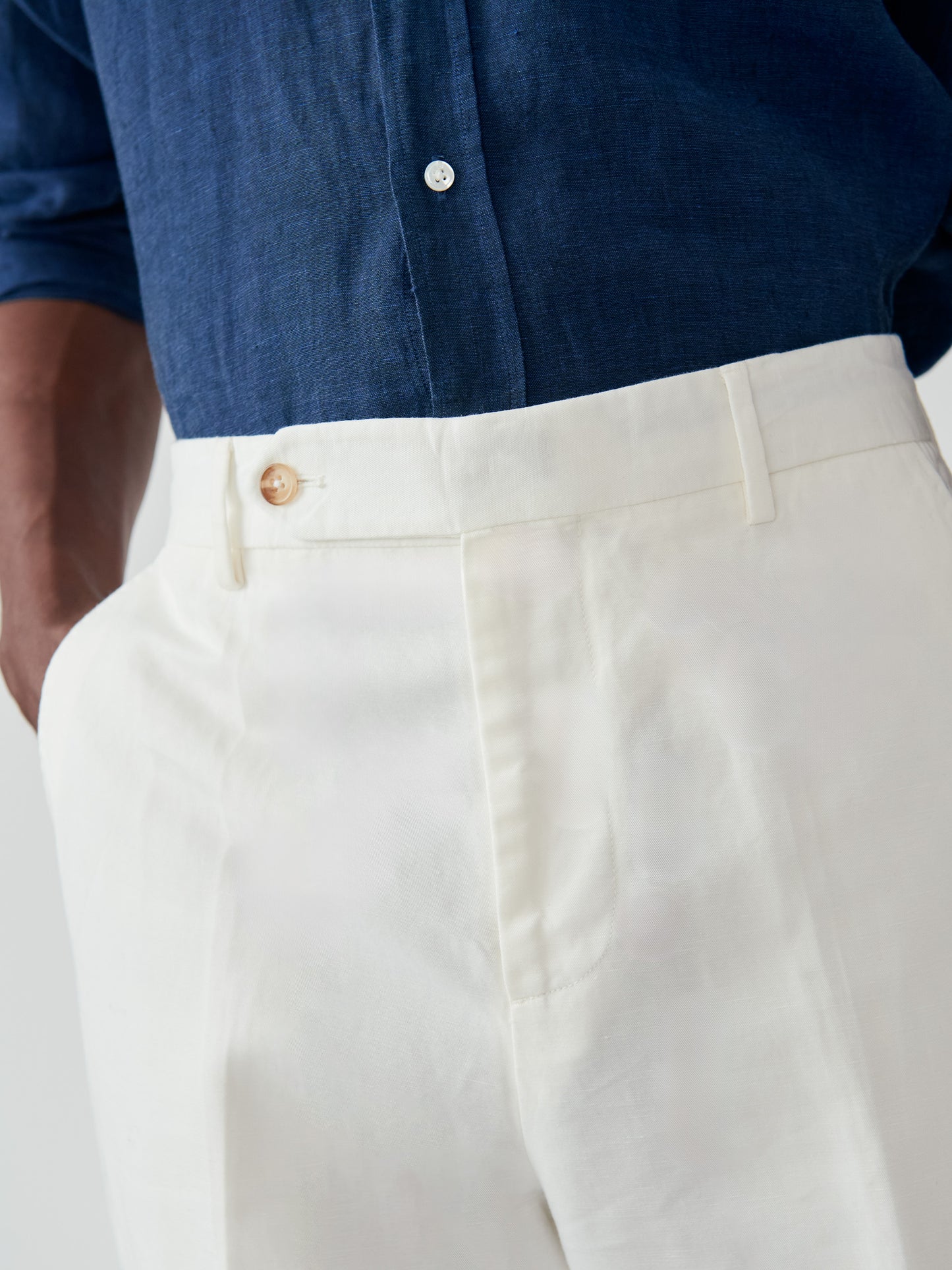 J.McLaughlin Oxford pants in white made with linen cotton twill.