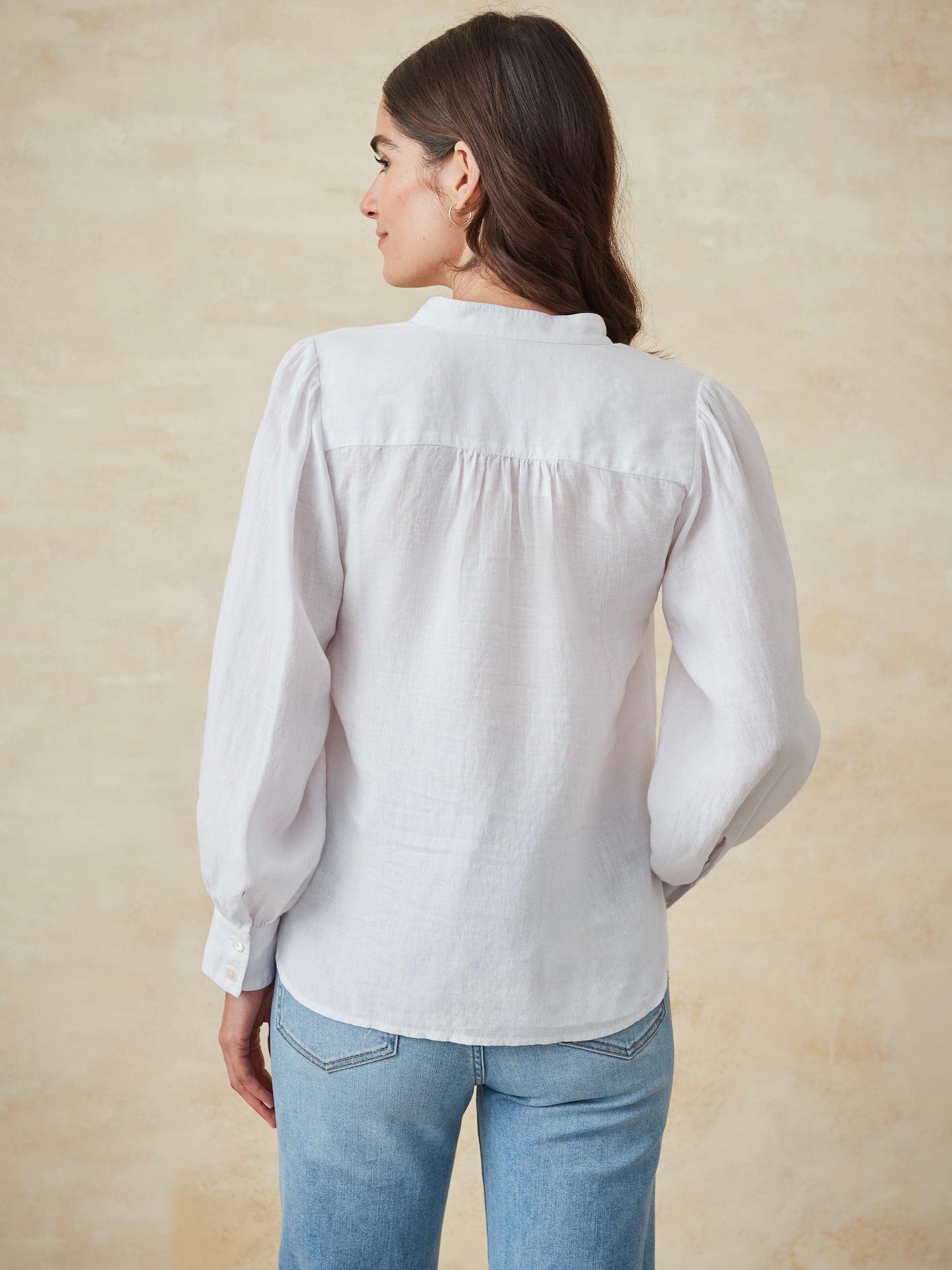J.McLaughlin Rashell top in white made with linen.