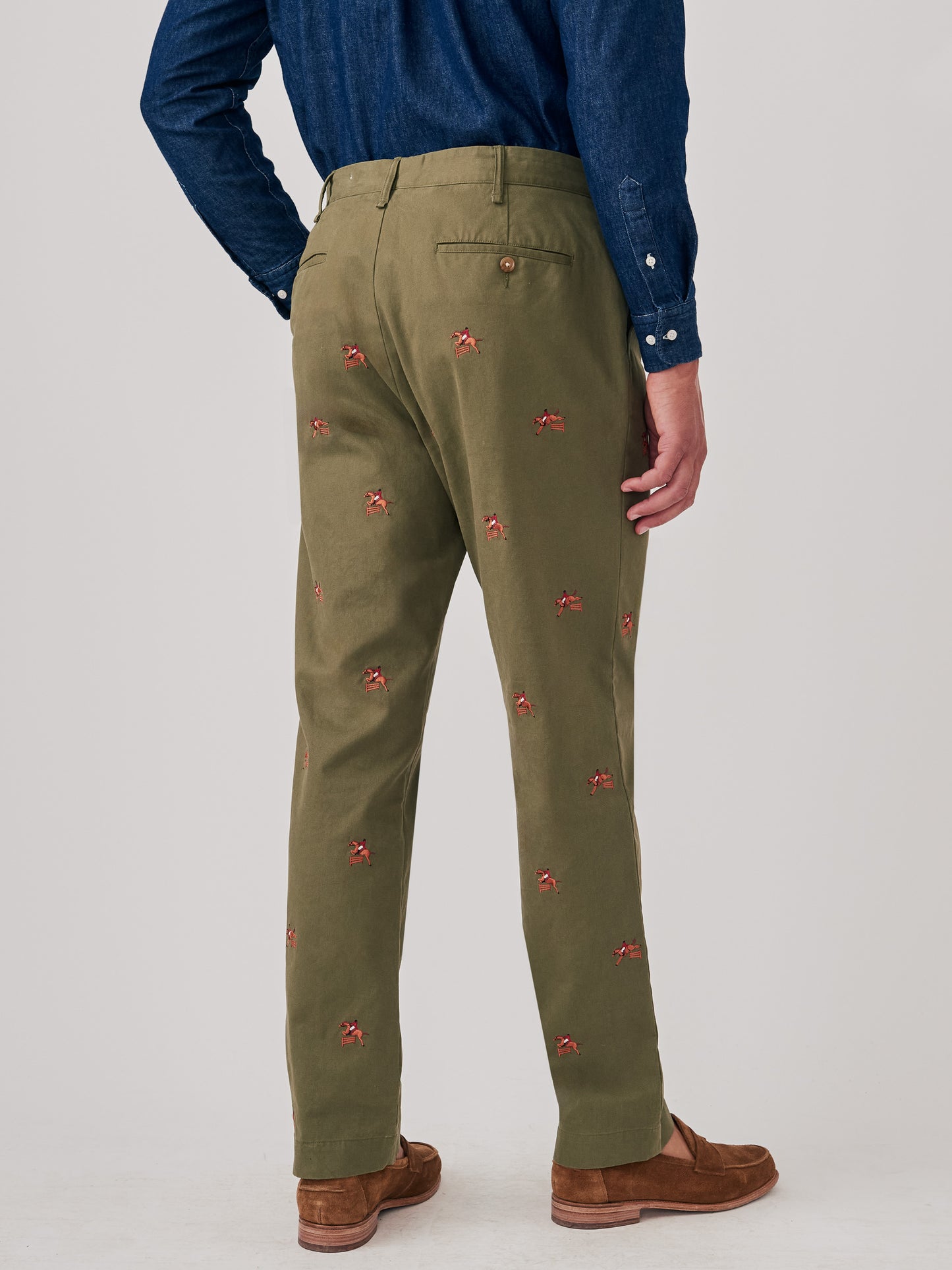 J.McLaughlin Redding chinos in olive made with 100% cotton.