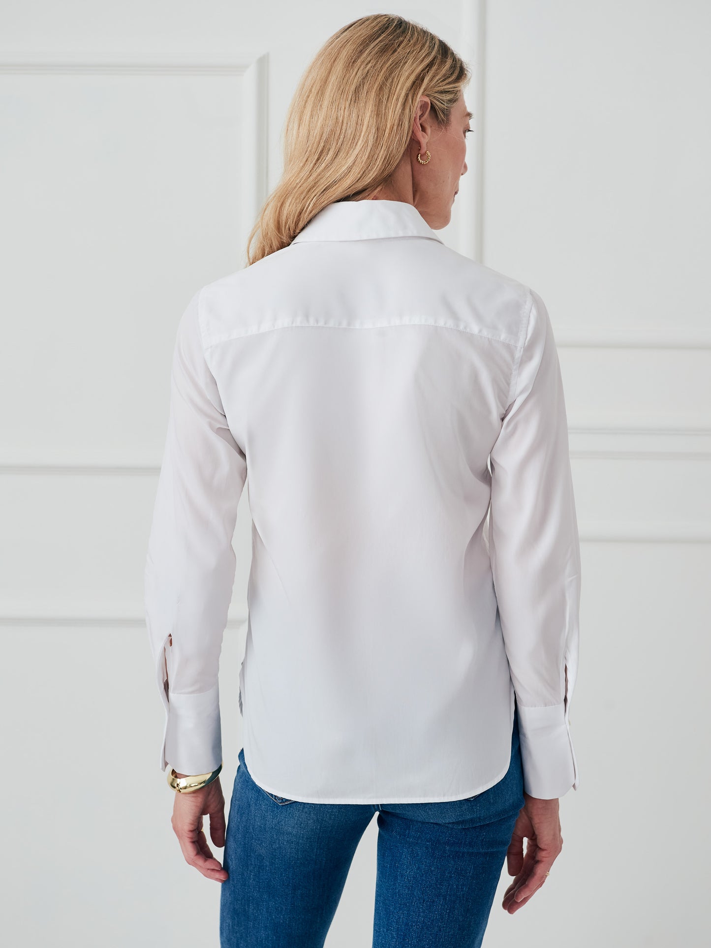 J.McLaughlin Sloane shirt in white made with cotton.