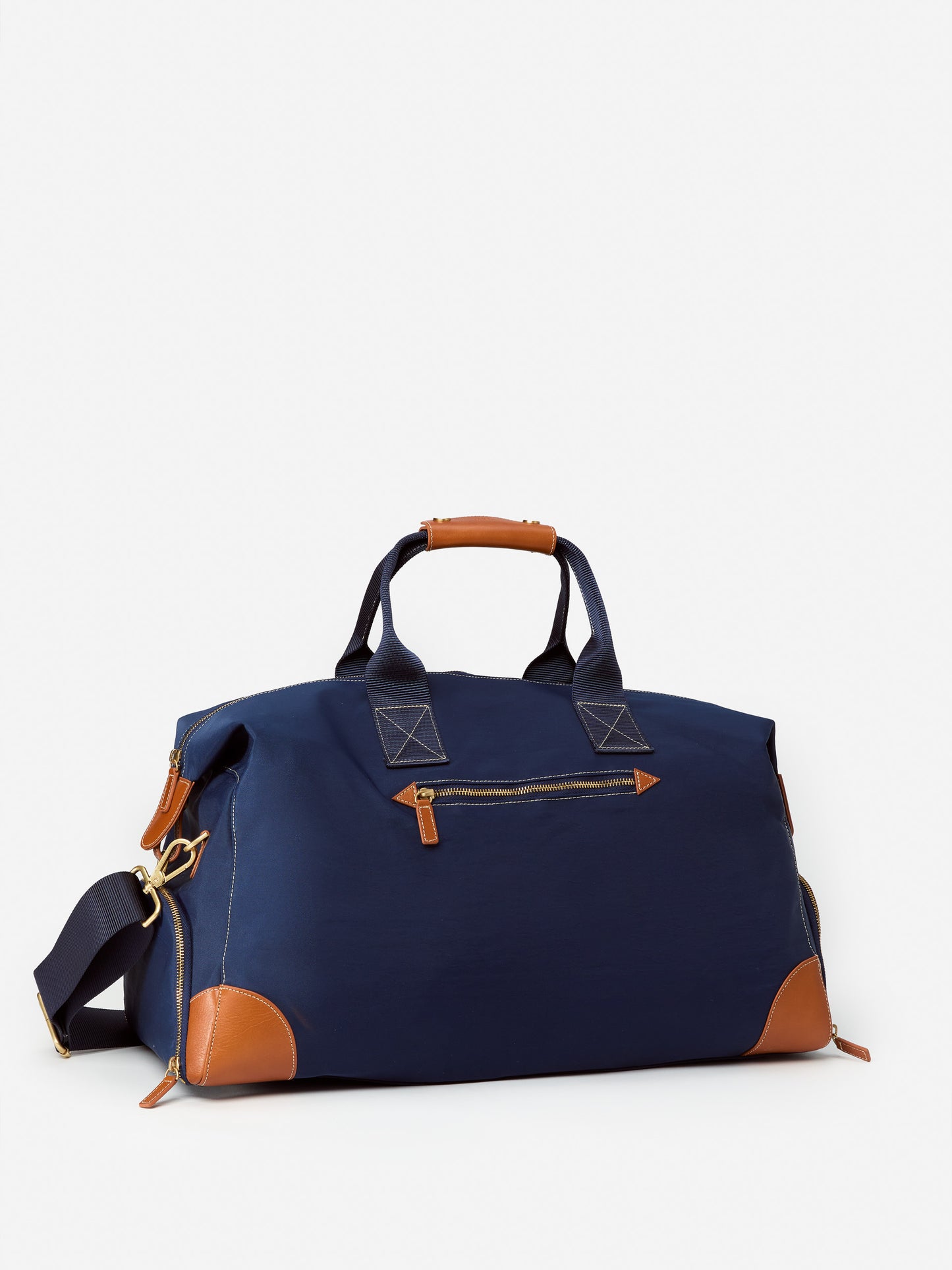 J.McLaughlin Stanley weekender bag in navy made with nylon and leather.