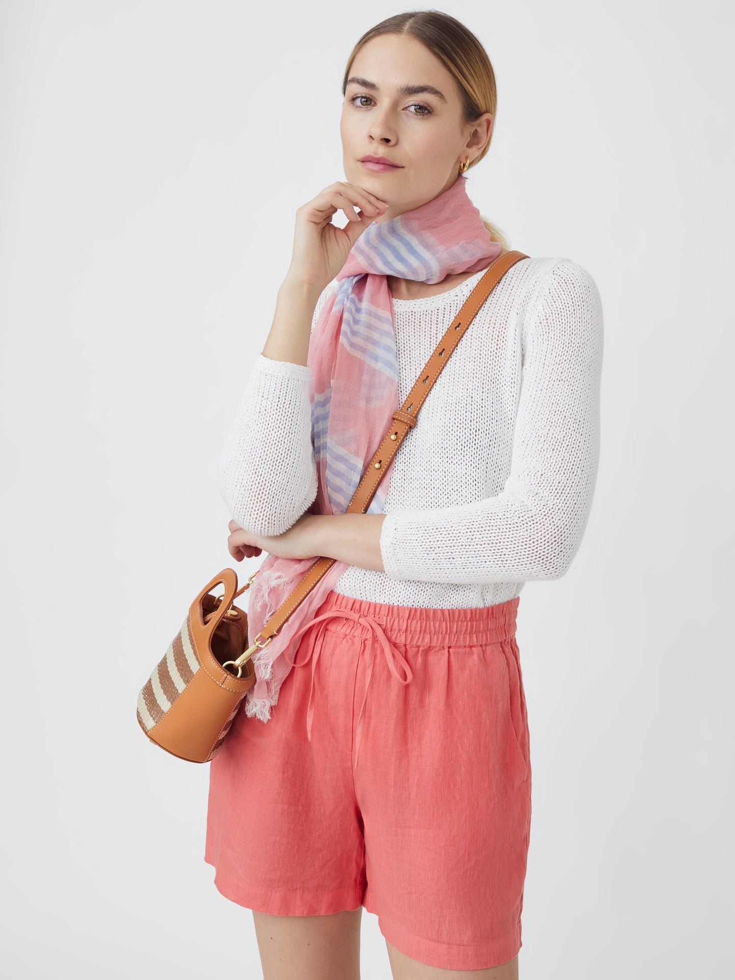 J.McLaughlin model wears Surya Linen Shorts in Apricot made with Linen.