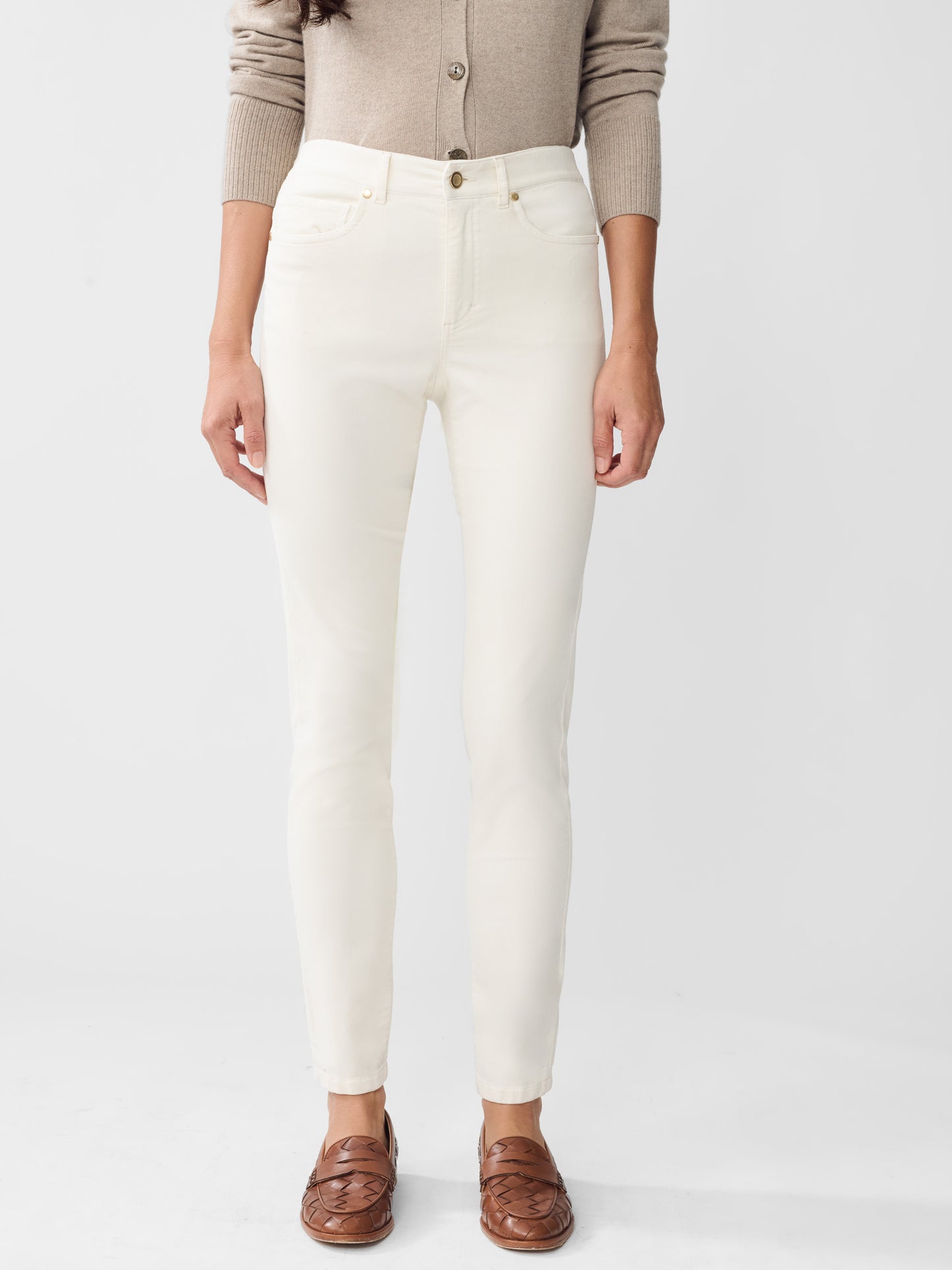 Model wearing J.McLaughlin Watson jeans in egret white made with velveteen.