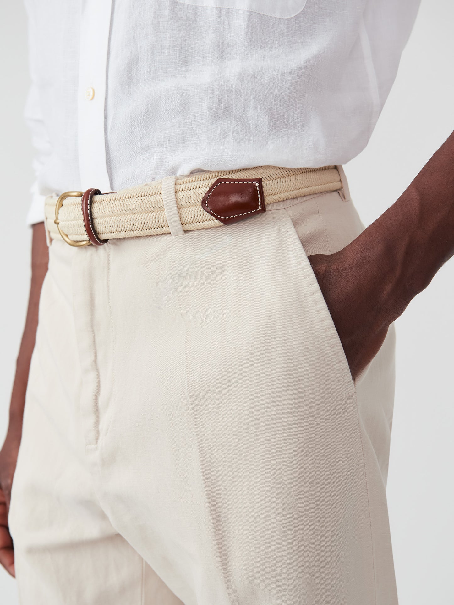 J.McLaughlin Oxford pants in stone made with cotton/linen.